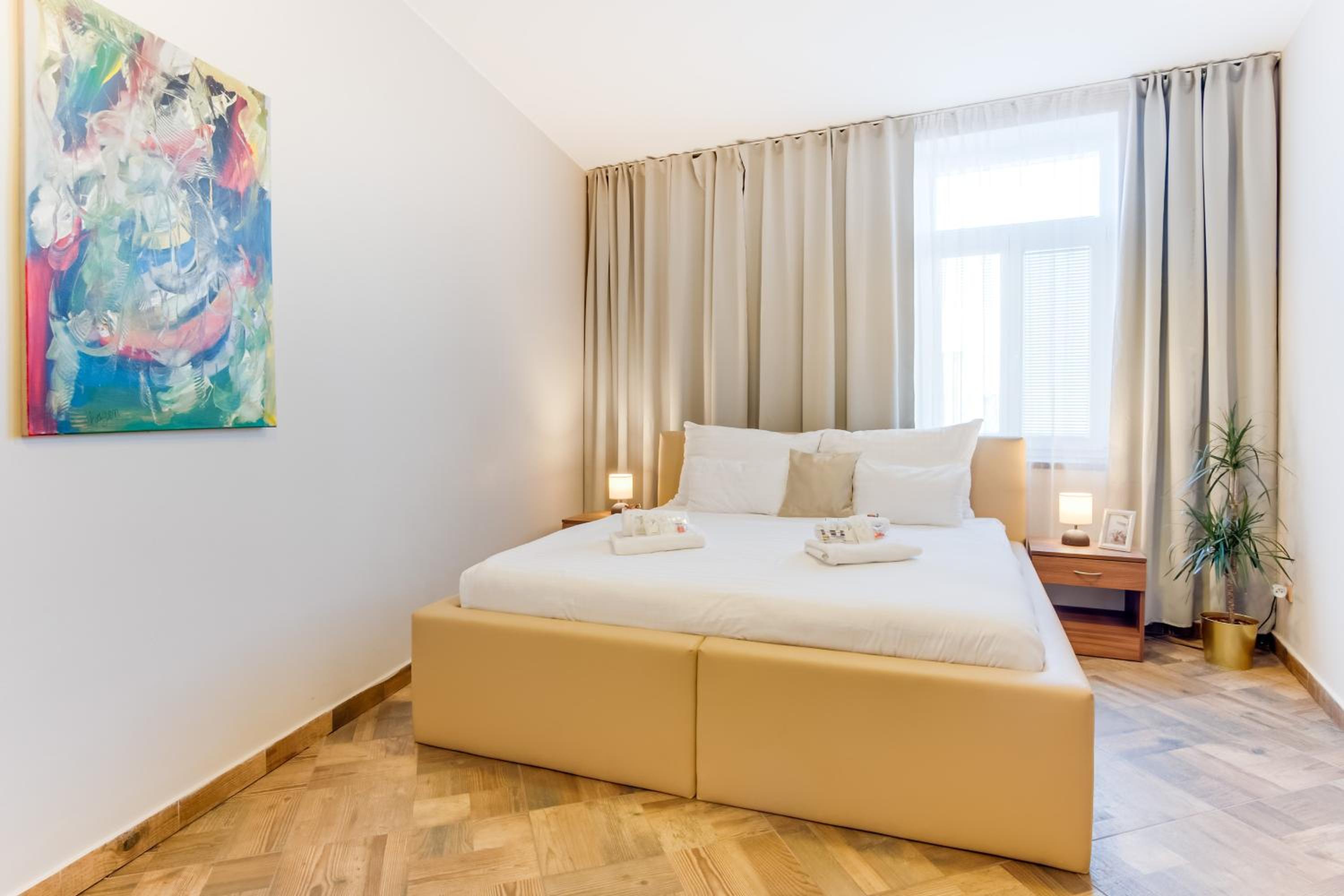 One-Bedroom Apartment - Photo 3