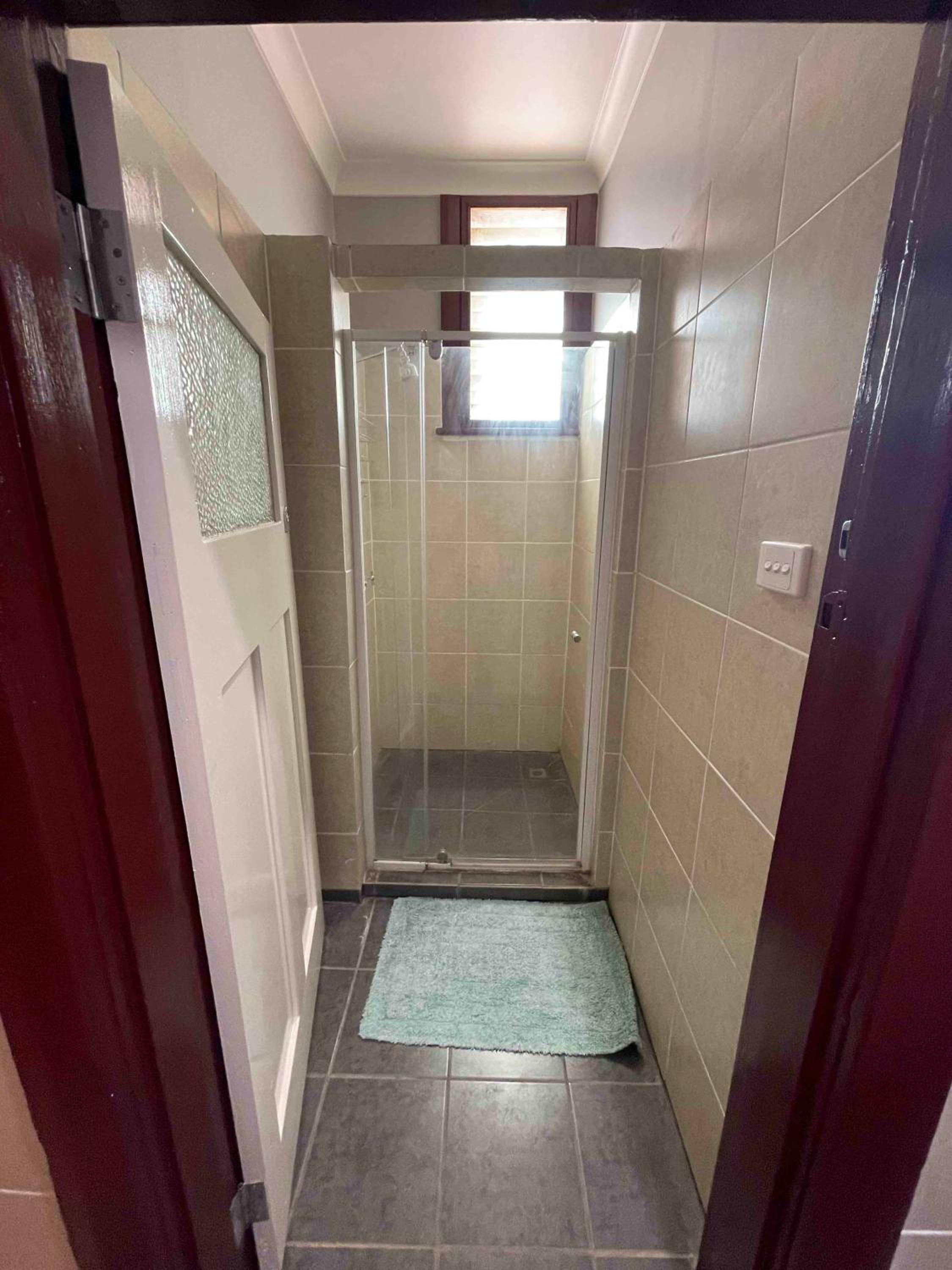 Double Room with Shared Bathroom photo 2