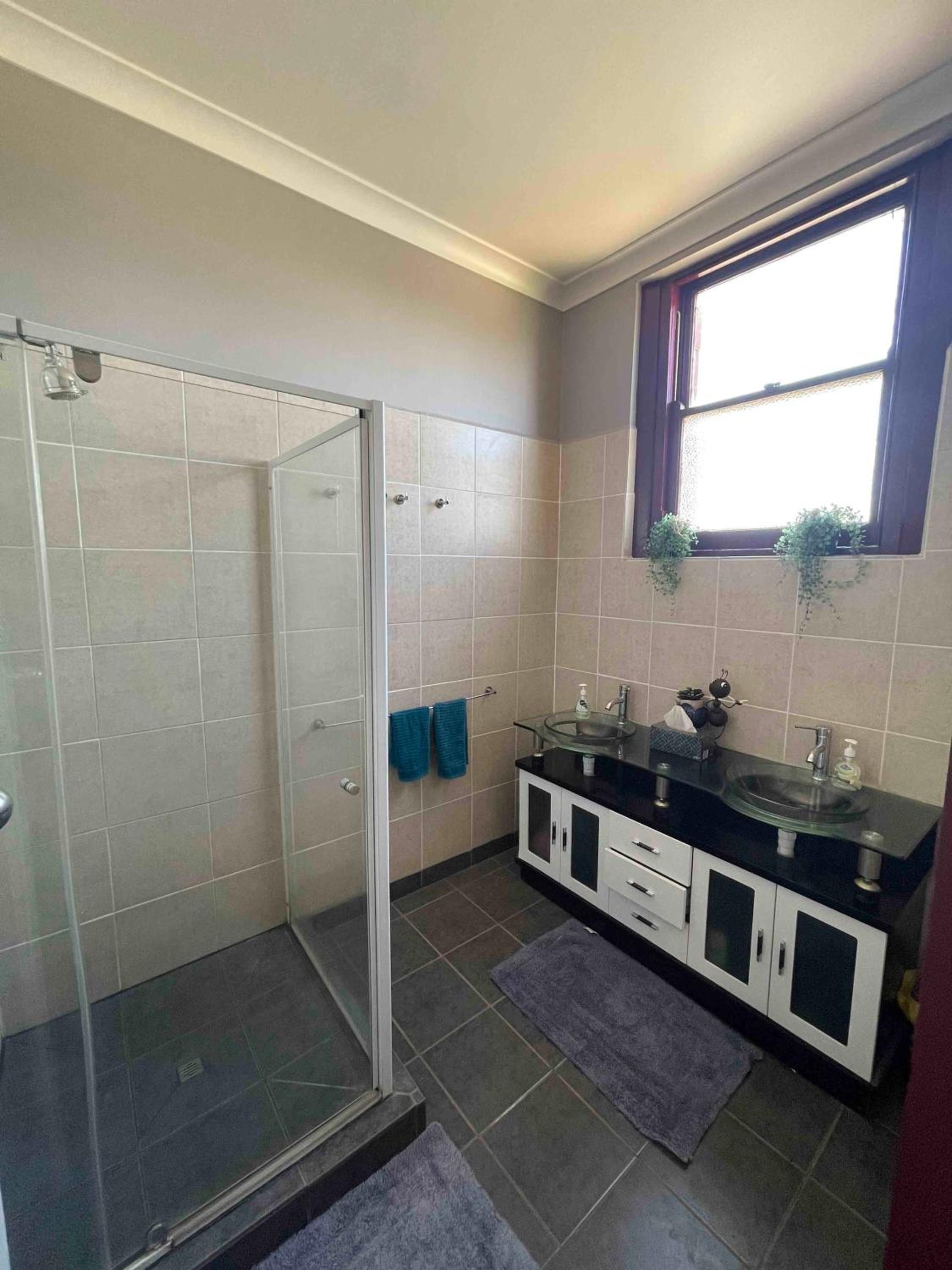 Double Room with Shared Bathroom photo 3