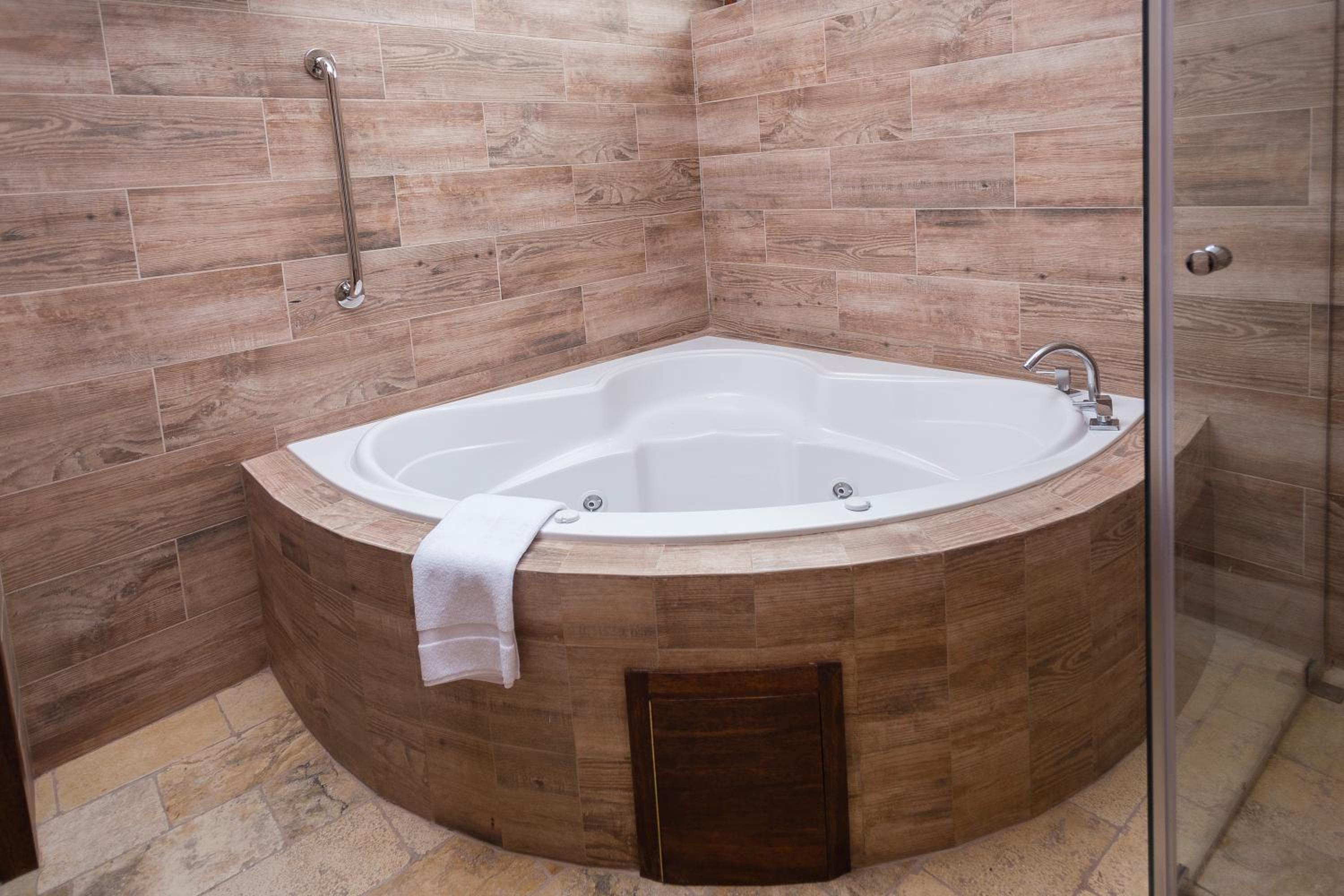 Deluxe Double Room with Bath photo 3