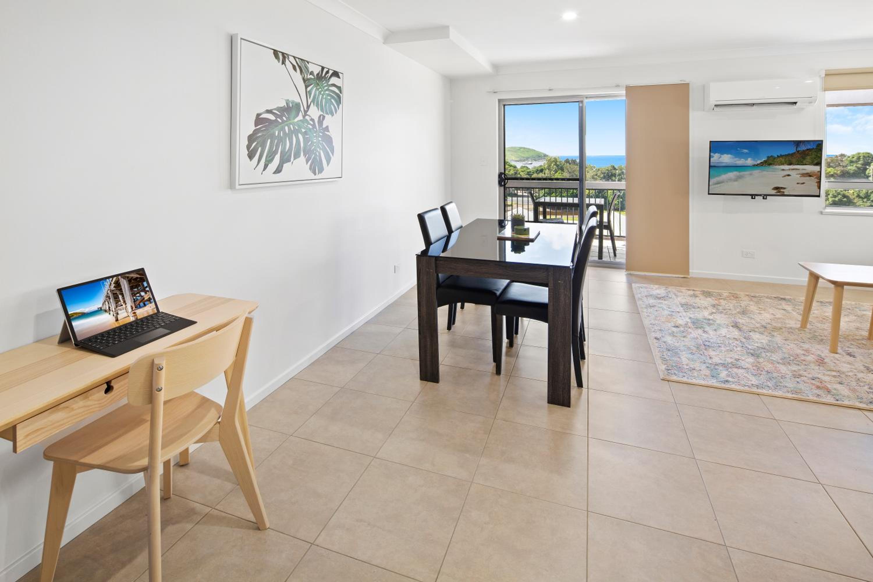 One-Bedroom Ocean View Apartment photo 2