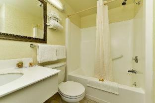 Double Room with Two Double Beds - Photo 2