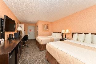 Queen Room with Two Queen Beds - Non Smoking - Photo 2