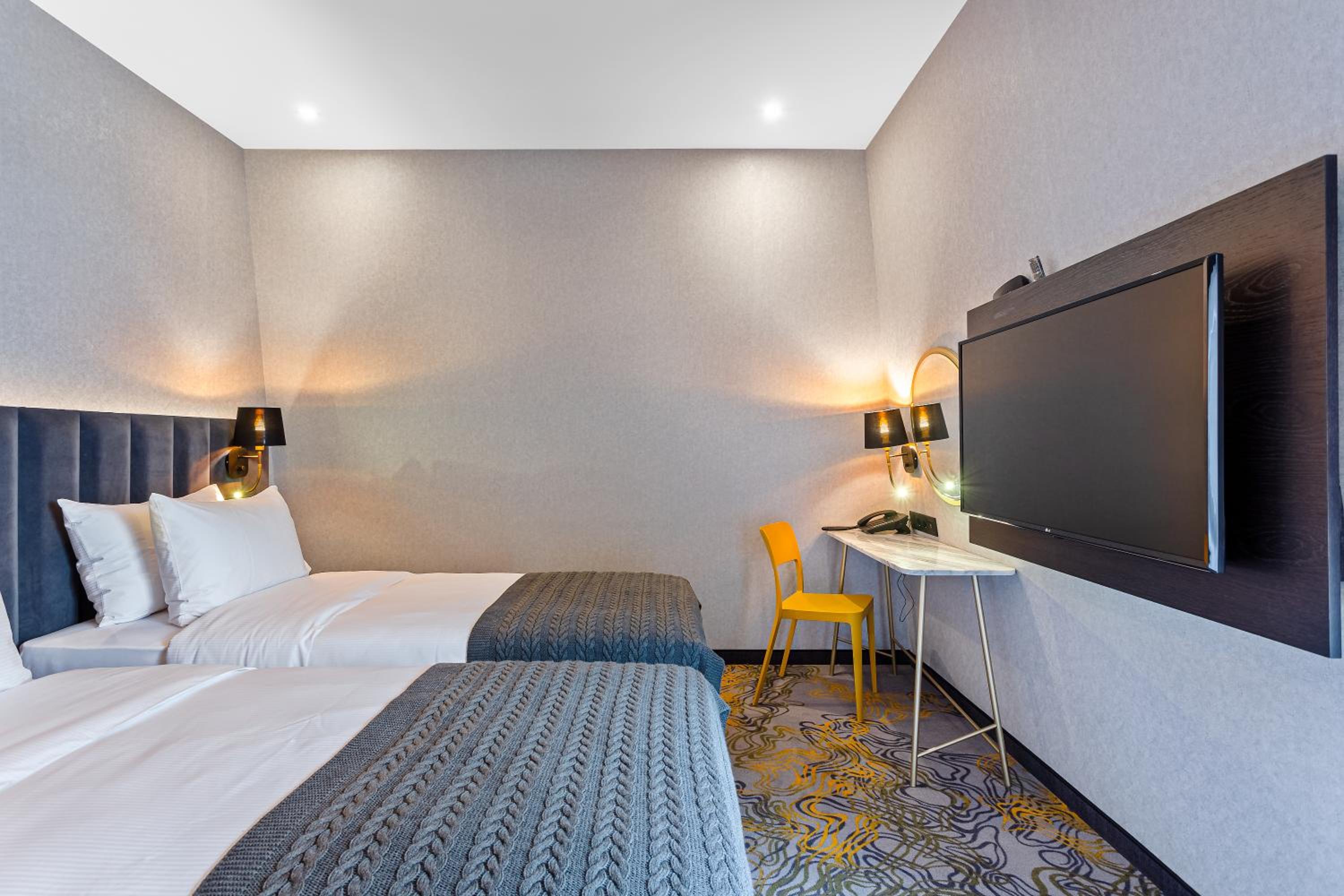 Standard Twin Room - Photo 1