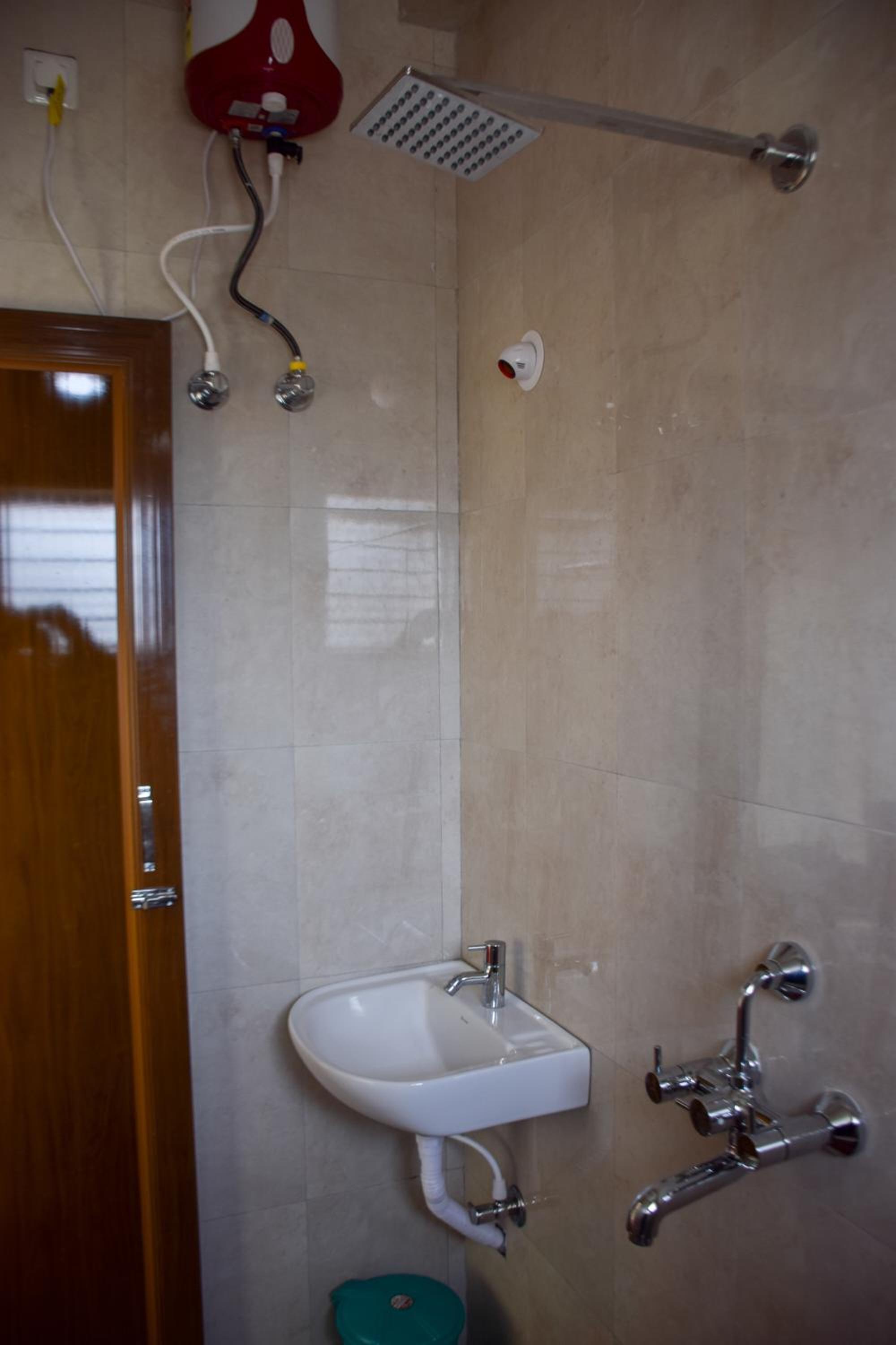 Double Room (10% off on Food & Beverage services & 10% off on Two-way Railway Station Transfer) - Photo 4