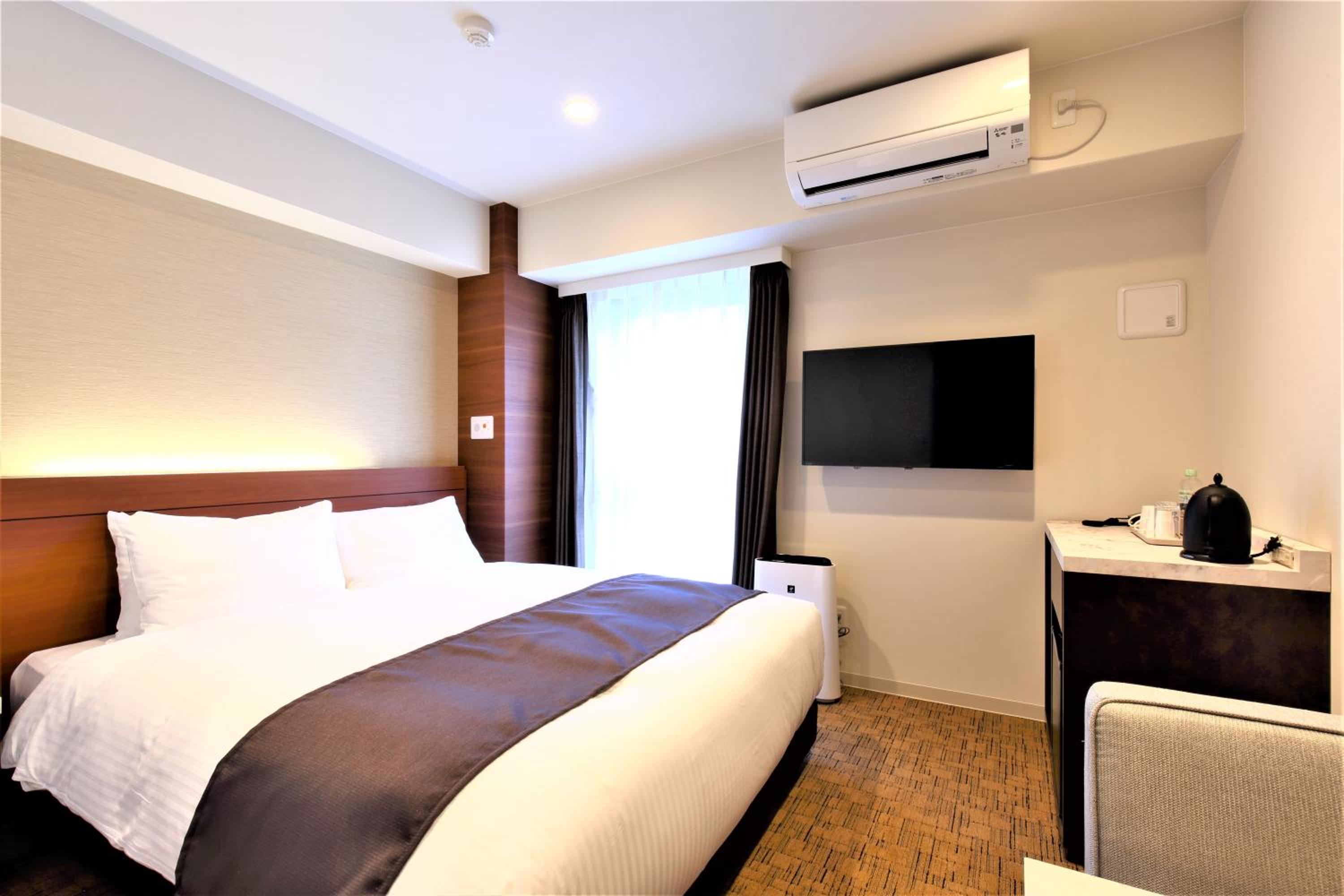 Standard Queen Room