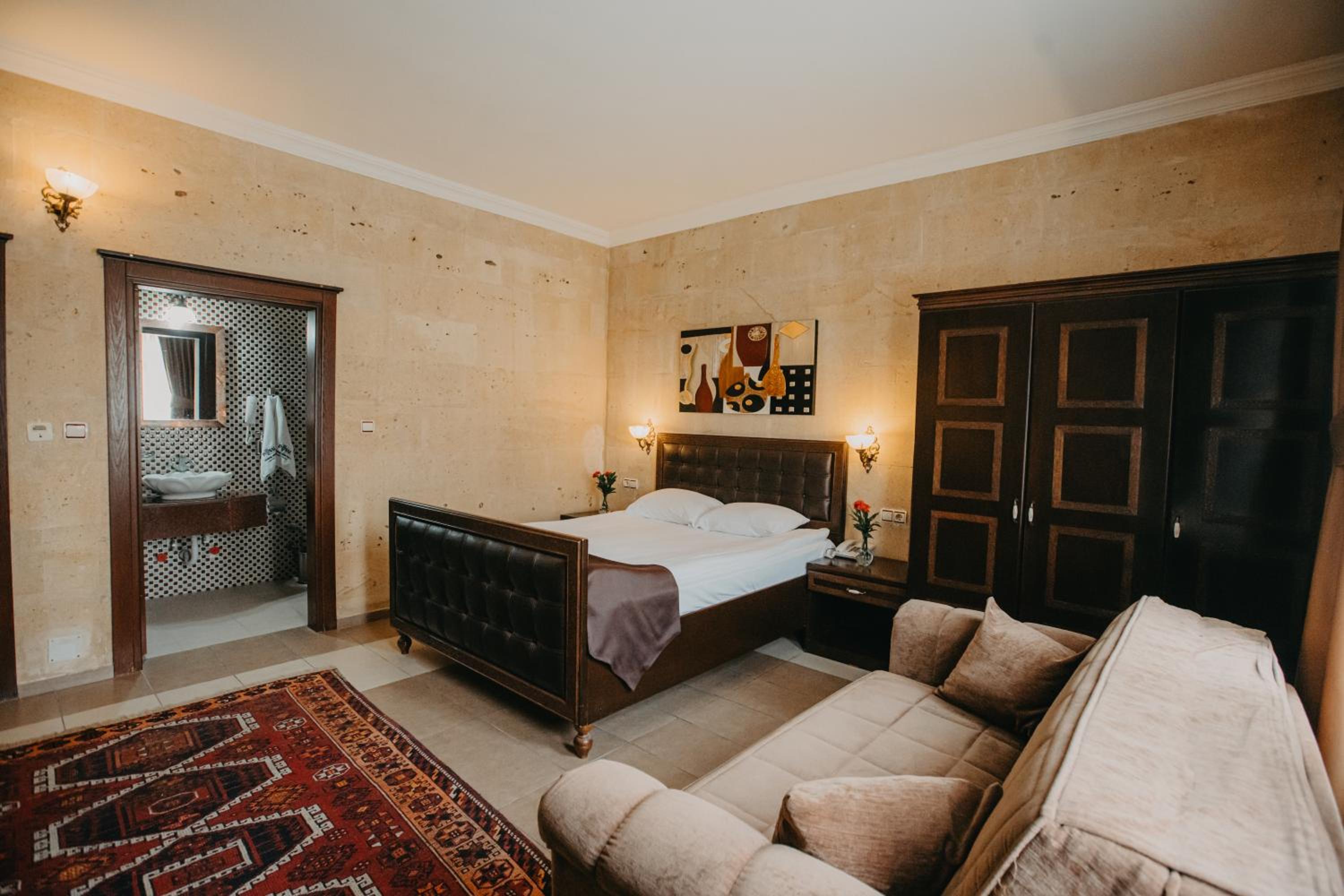 Deluxe Double Stone Room photo 2