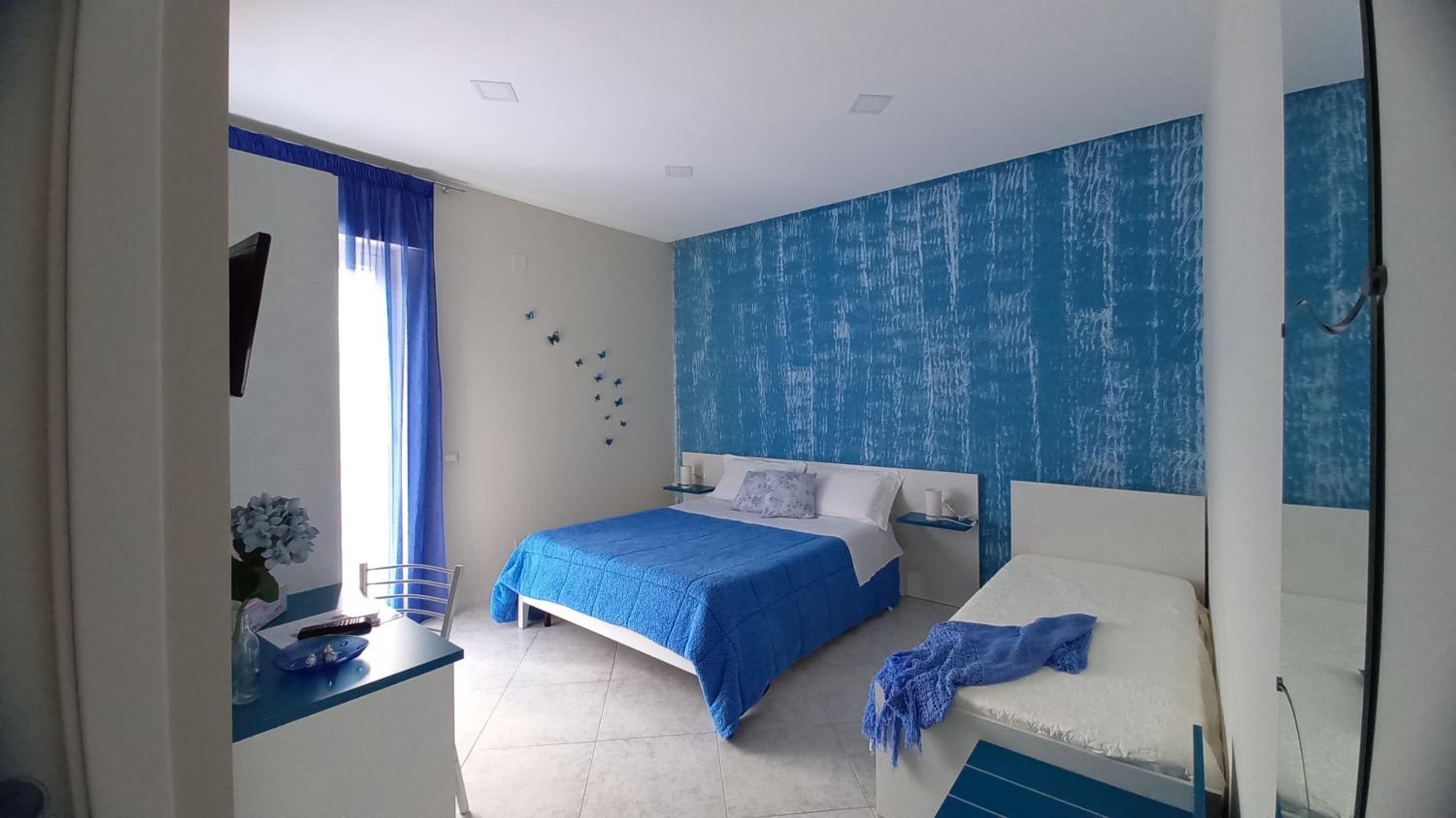 Triple Room with Private Bathroom - Photo 10