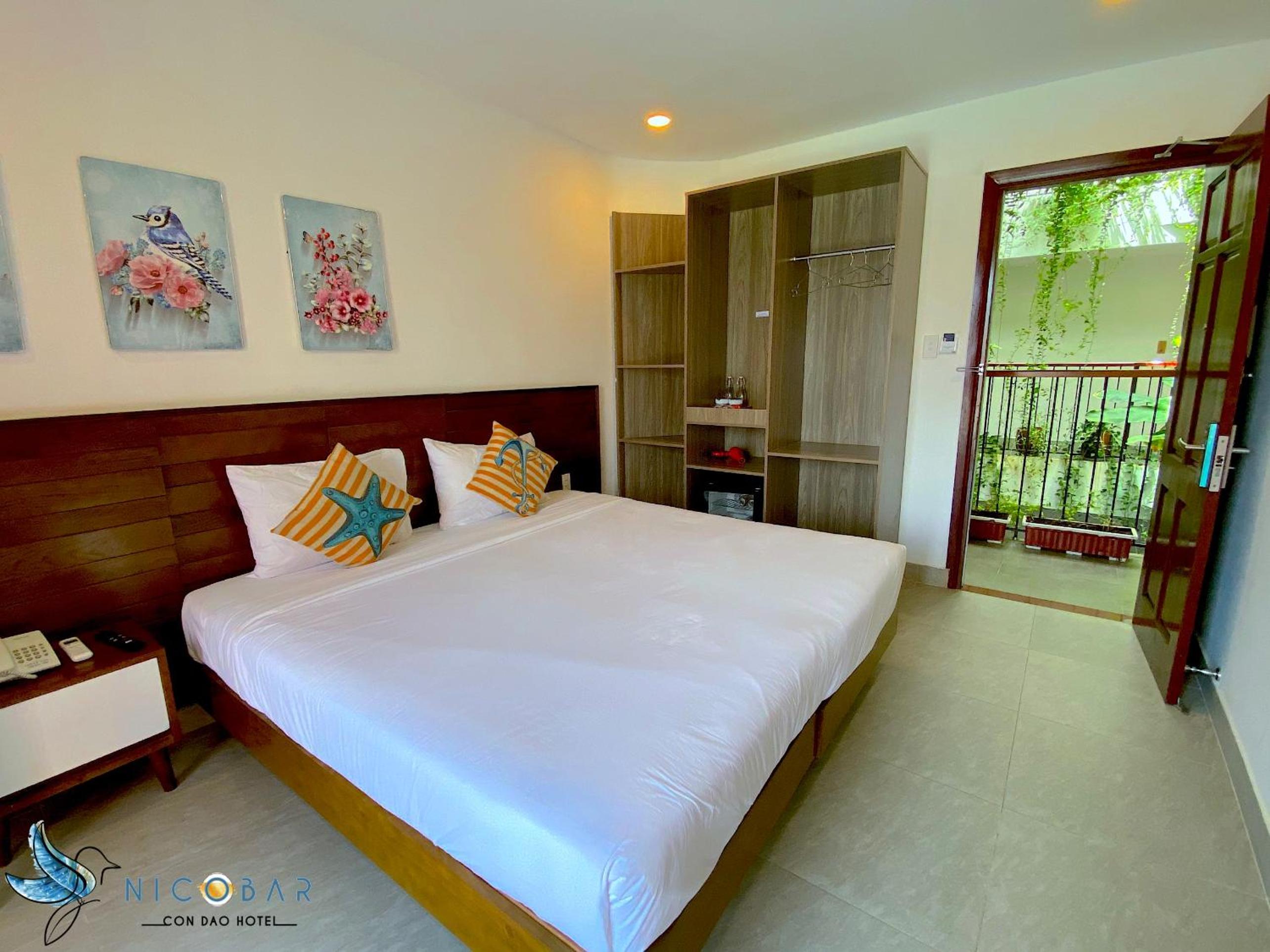 Deluxe Double or Twin Room with City View