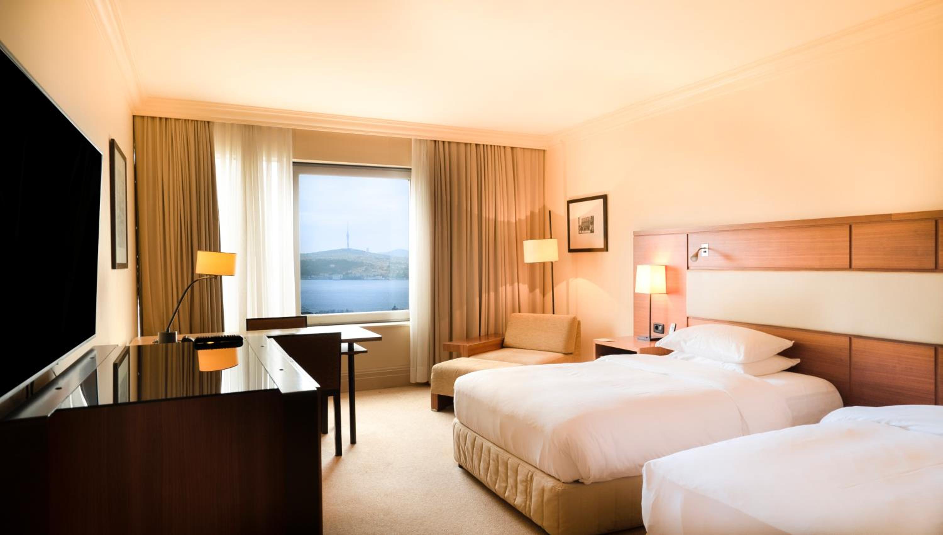 Twin Room with Bosphorus View - Lounge Access