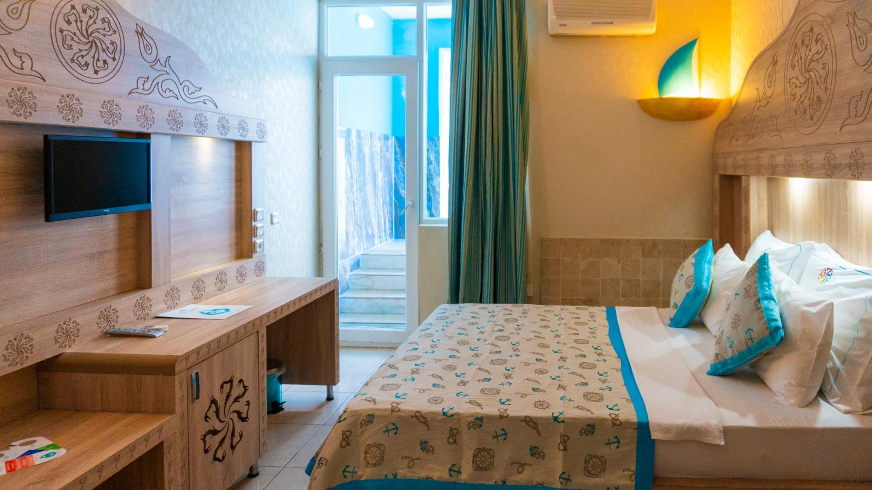 Swim-up Room - Photo 10