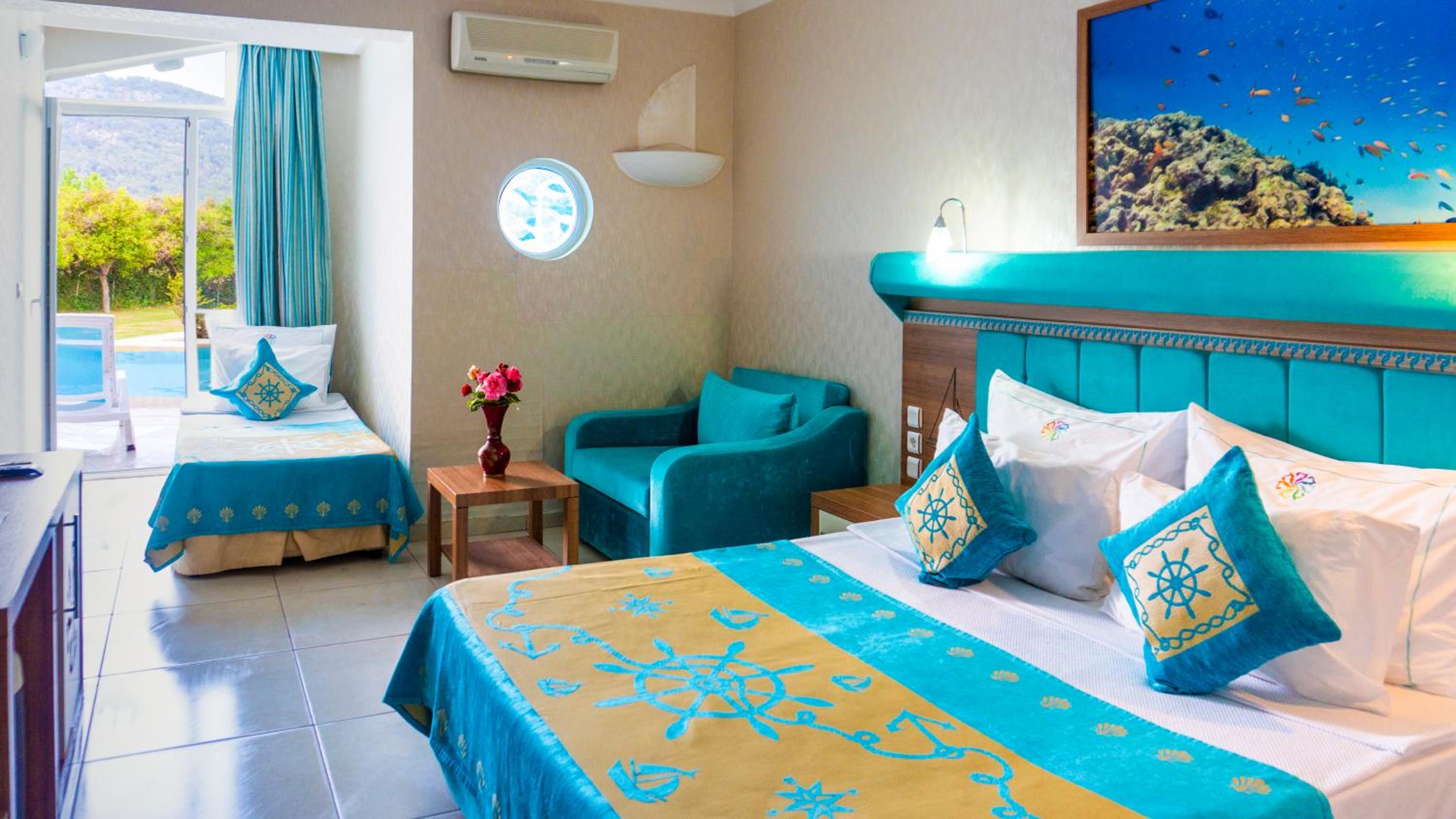 Swim-up Room - Photo 9