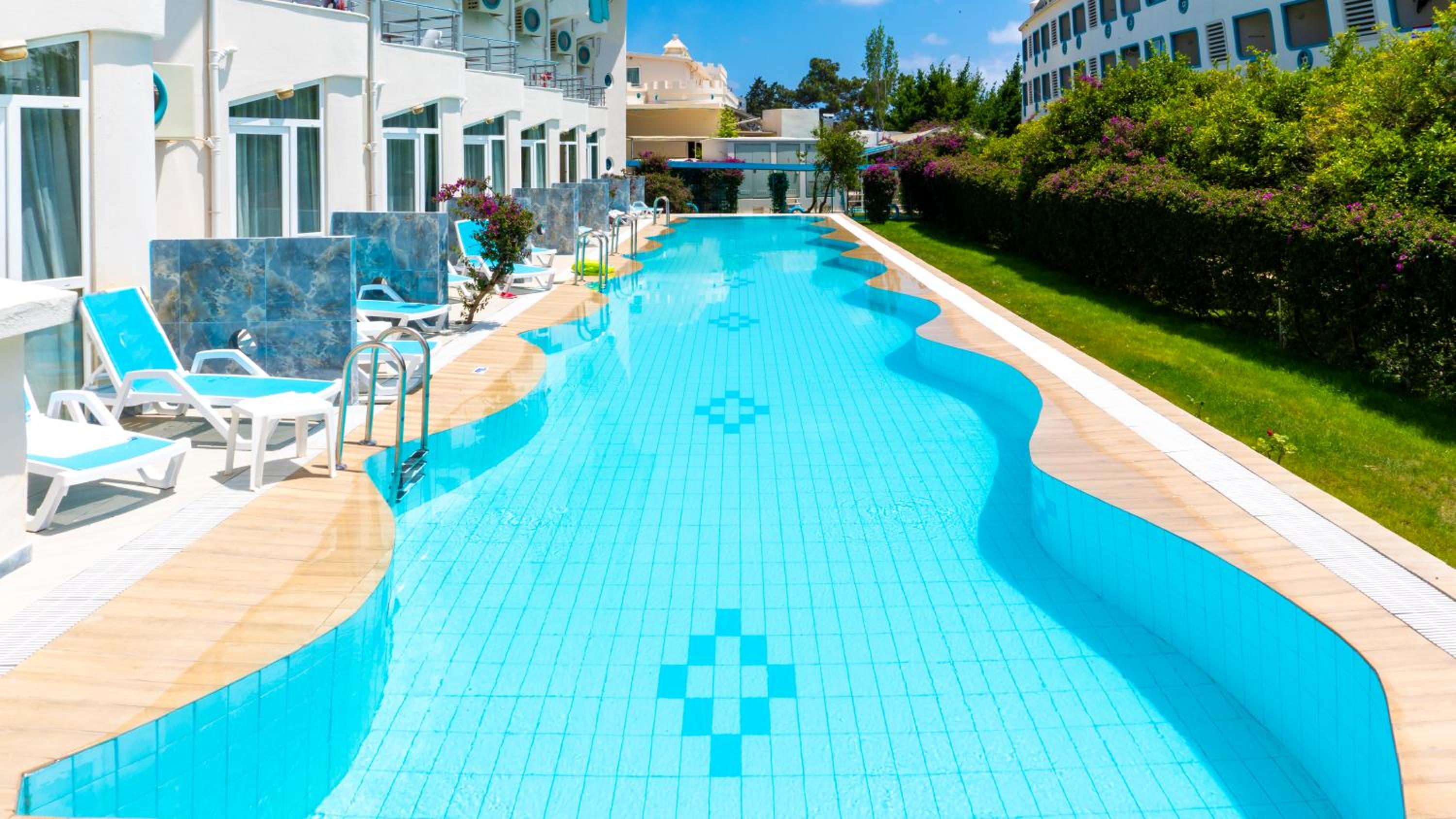 Swim-up Room thumbnail 6