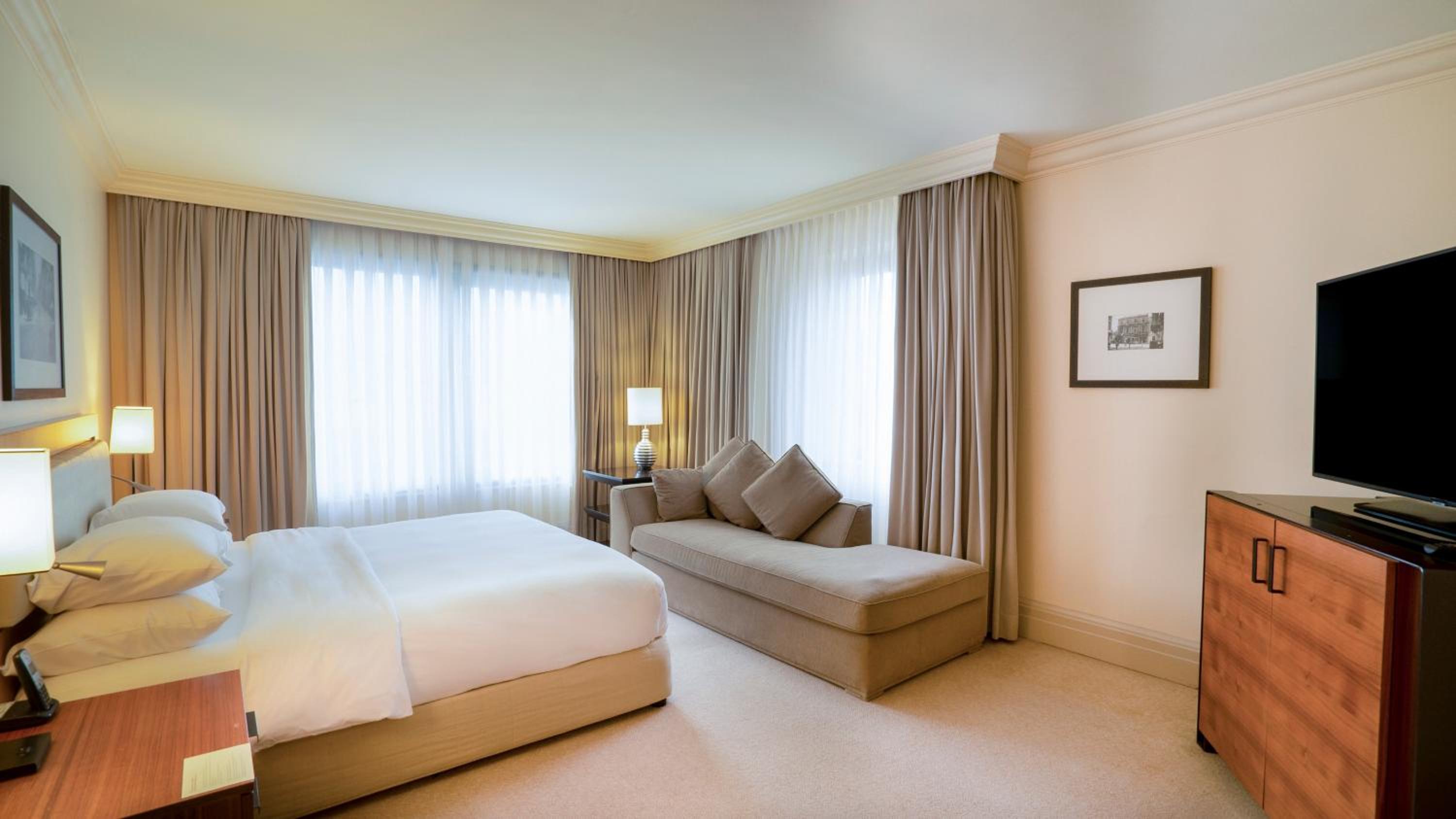 Grand King Suite with Lounge Access