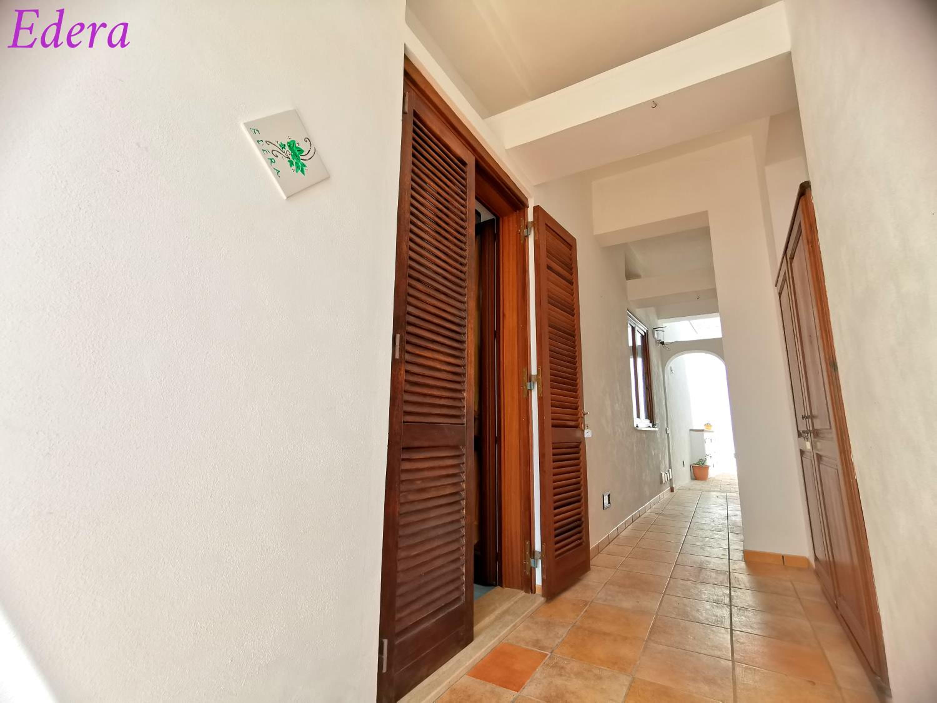 One-Bedroom House - Photo 11