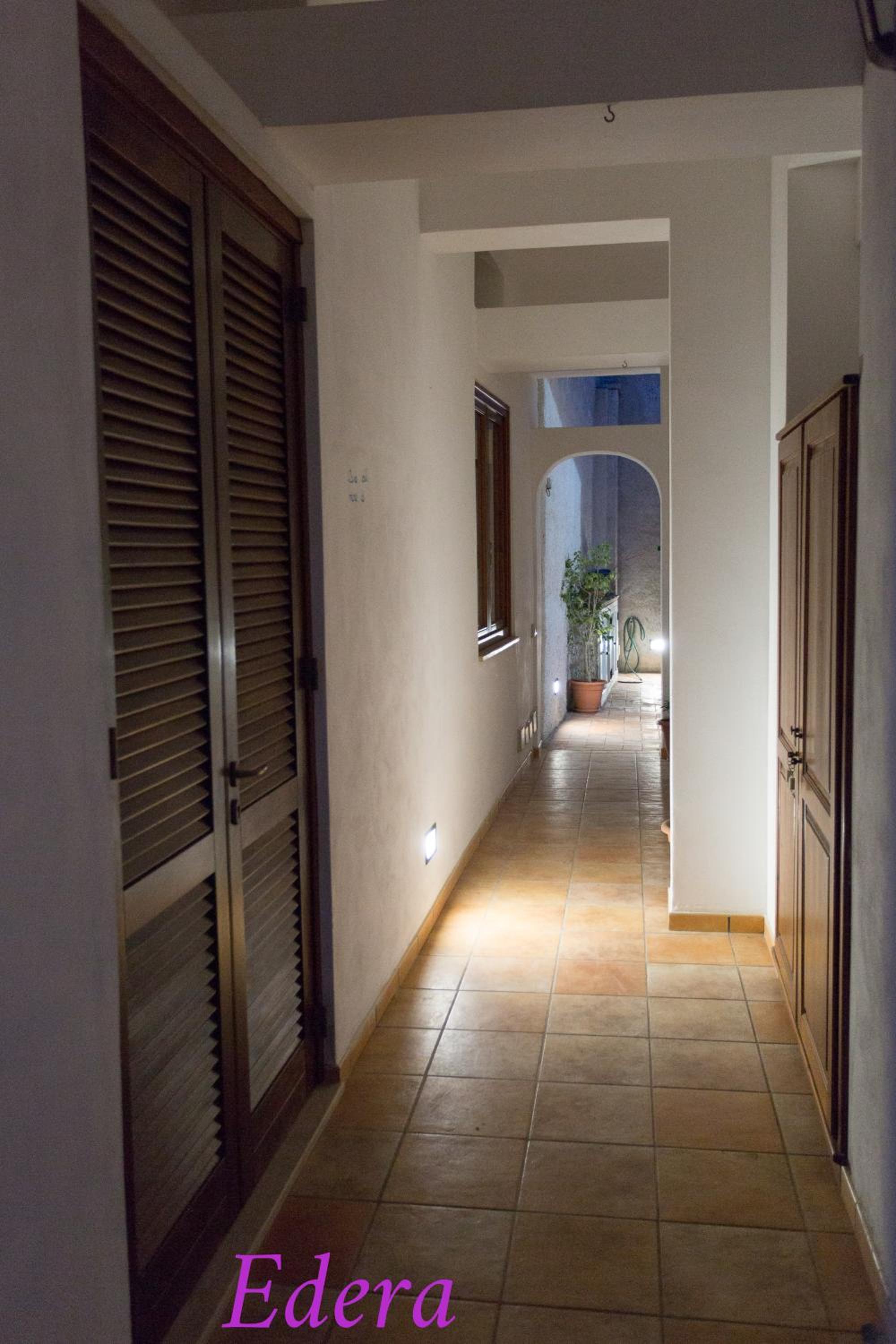 One-Bedroom House - Photo 12