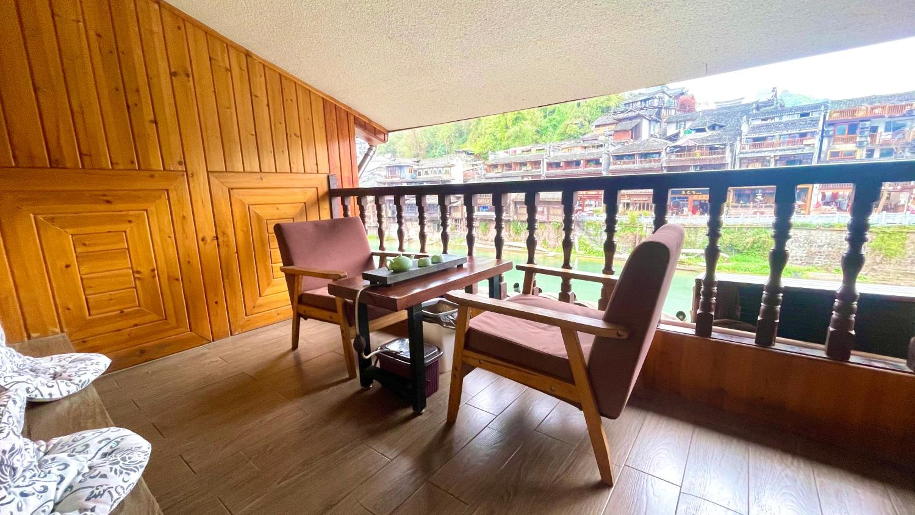 Queen Room with Balcony photo 3