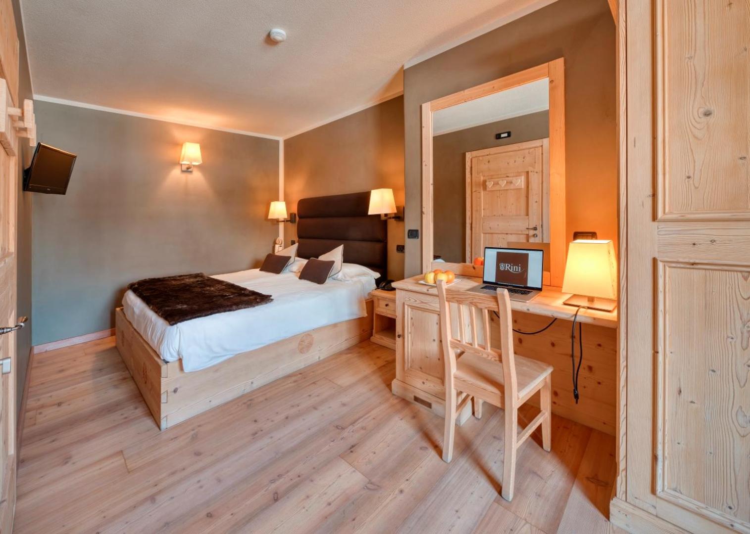 Double or Twin Room with Balcony - Photo 22