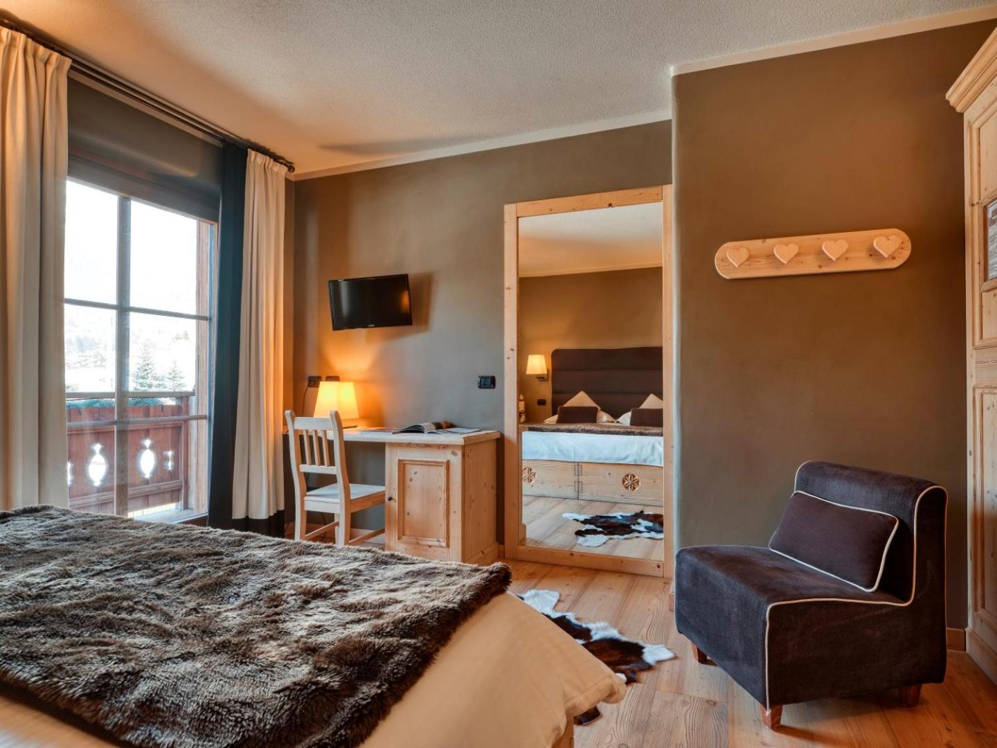 Double or Twin Room with Balcony - Photo 23
