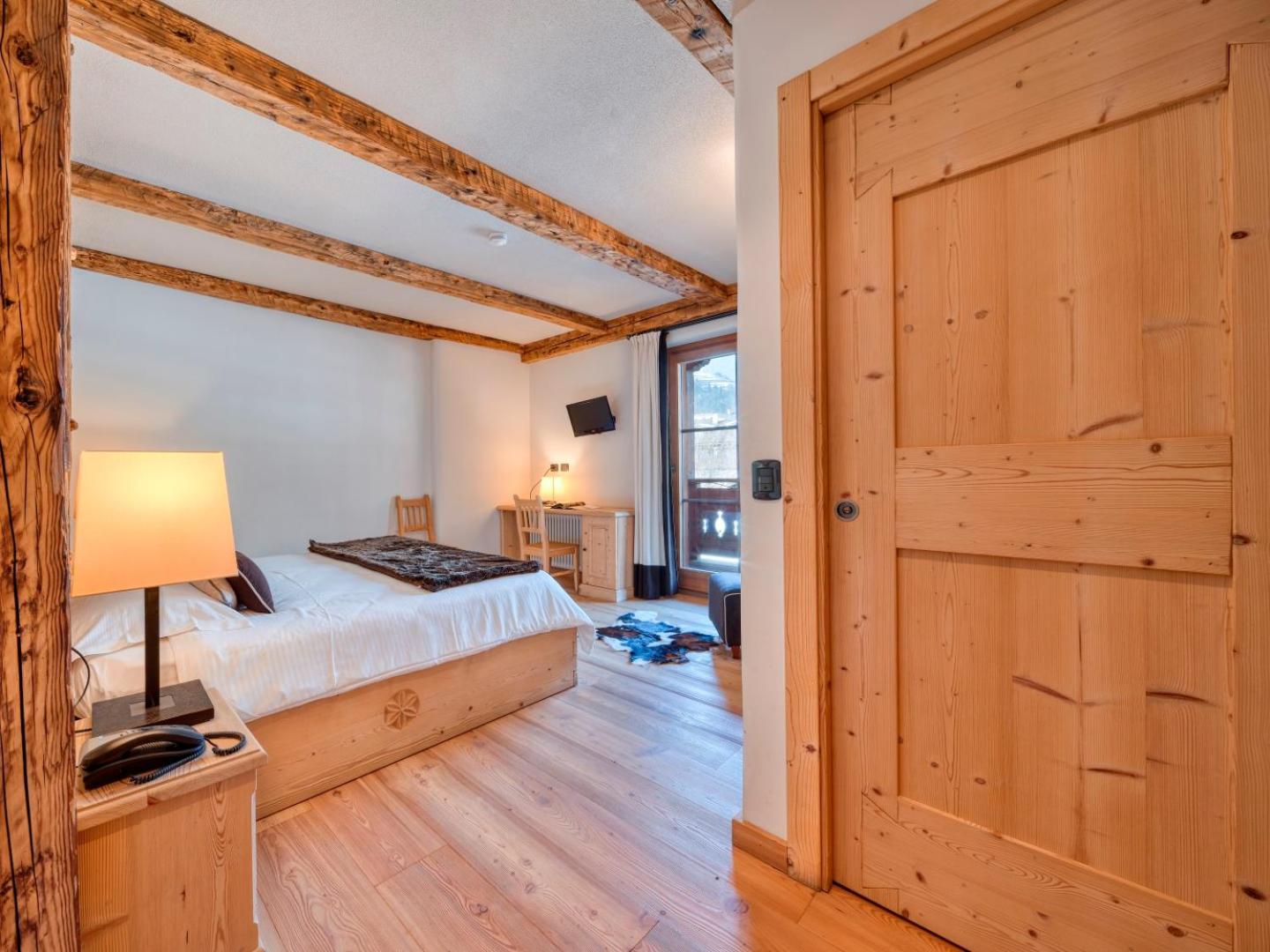 Double or Twin Room with Balcony - Photo 6