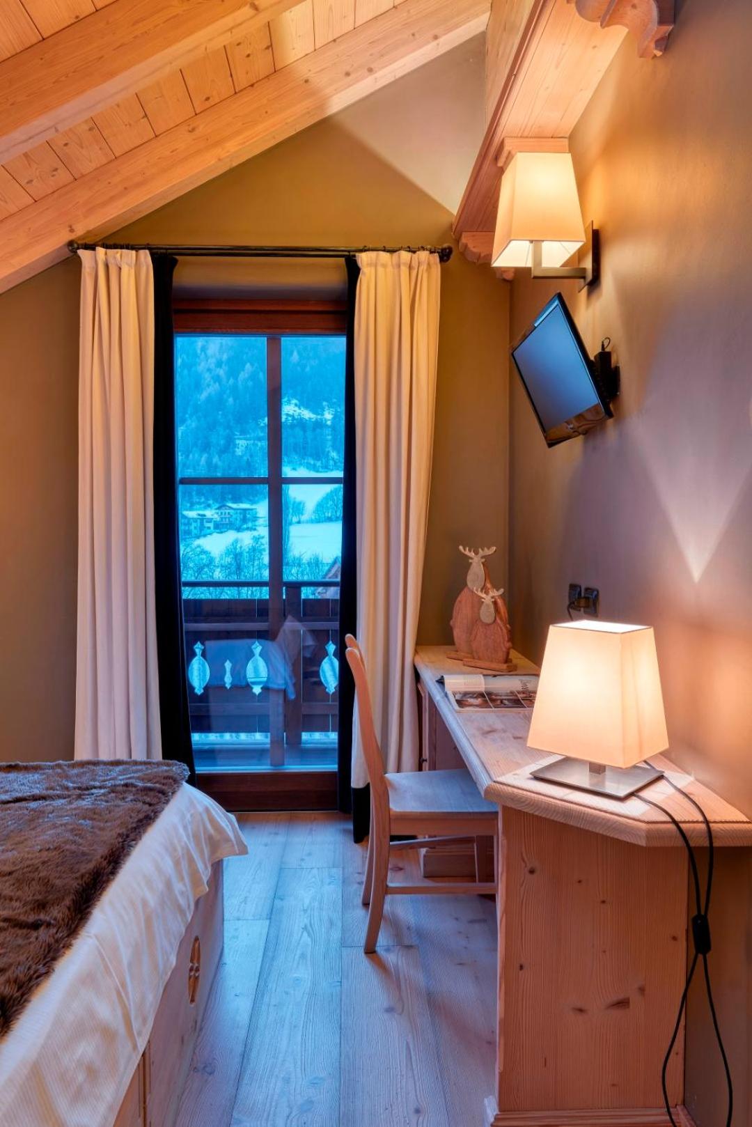 Double or Twin Room with Balcony - Photo 3