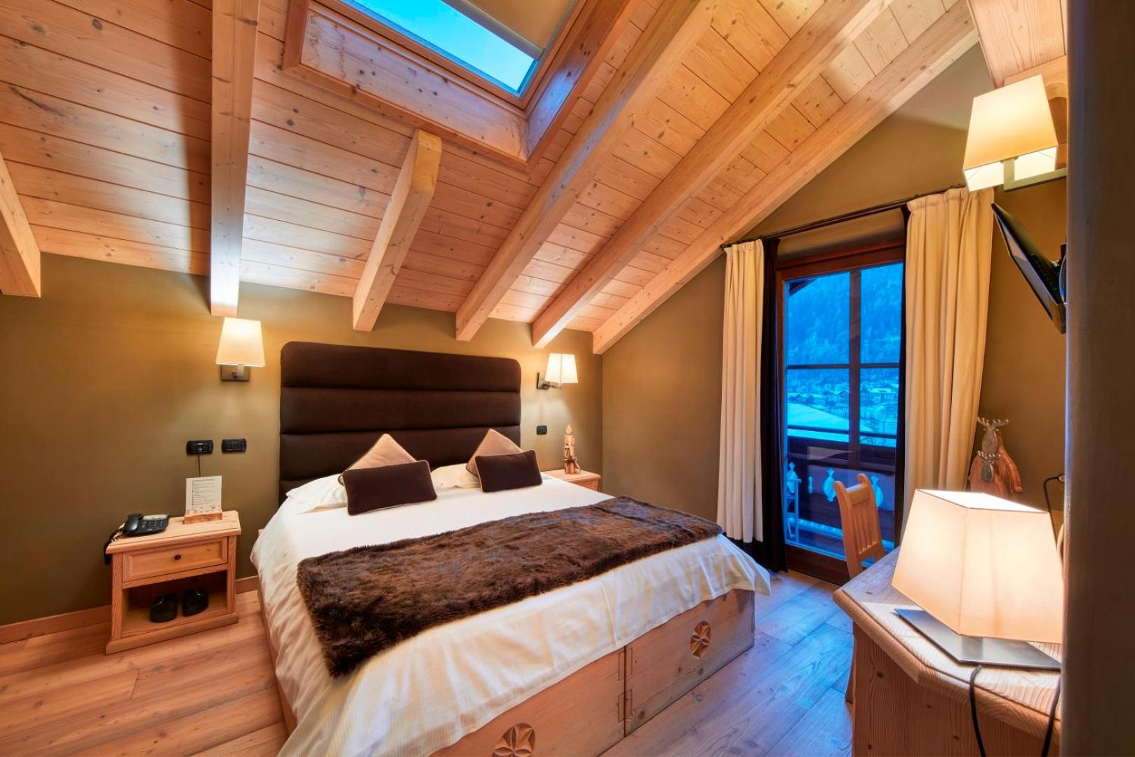 Double or Twin Room with Balcony - Photo 16