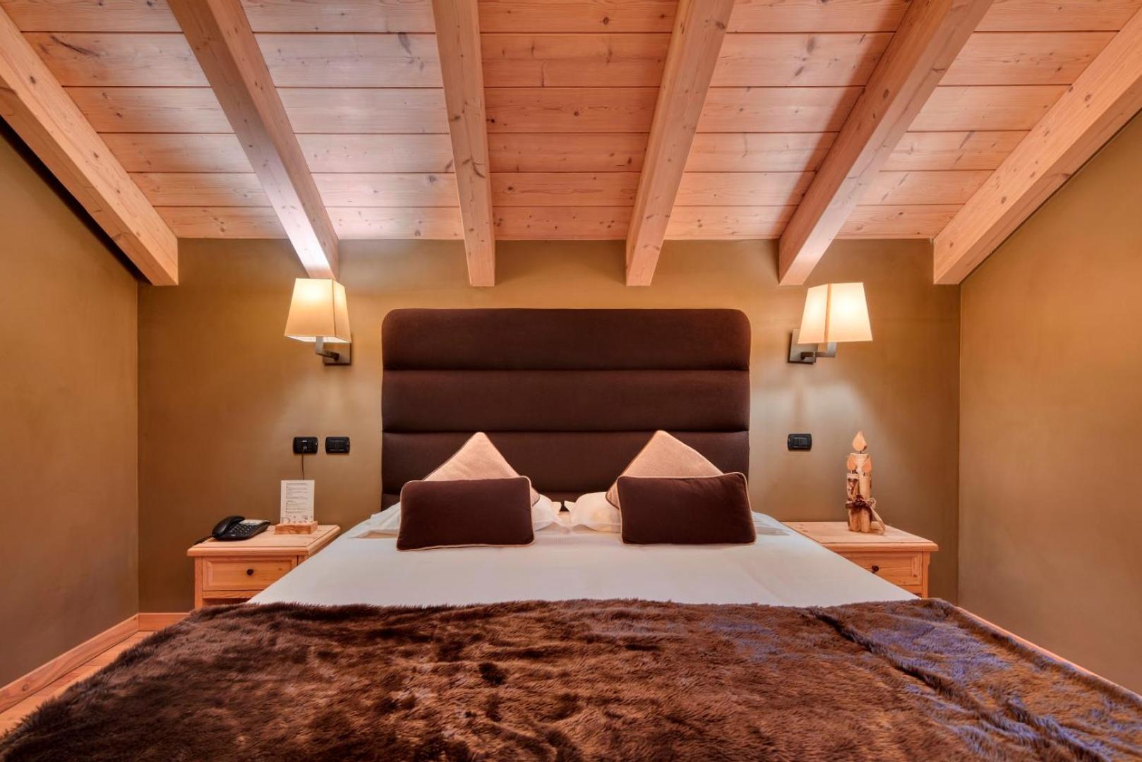Double or Twin Room with Balcony - Photo 15