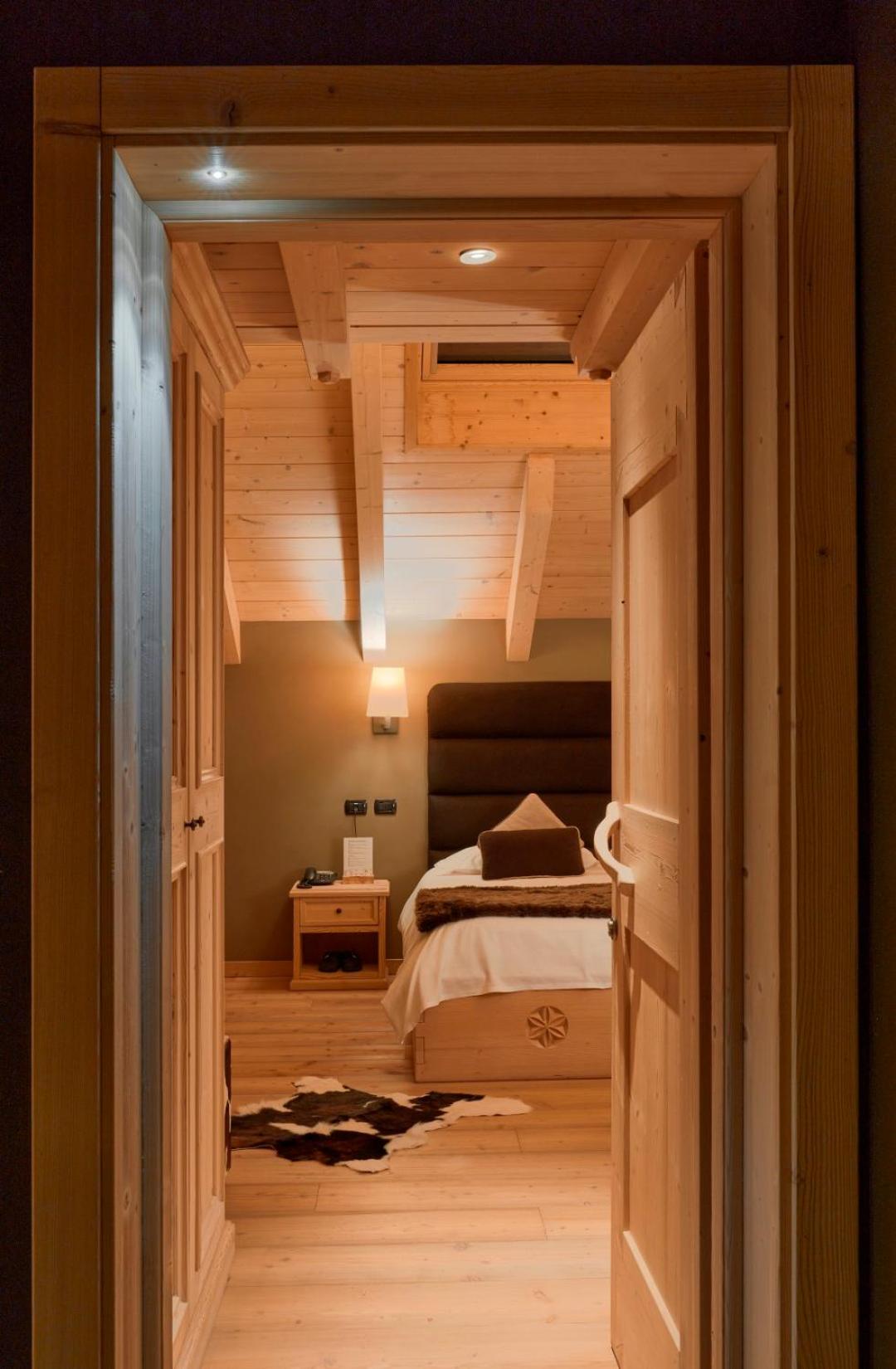 Double or Twin Room with Balcony - Photo 14