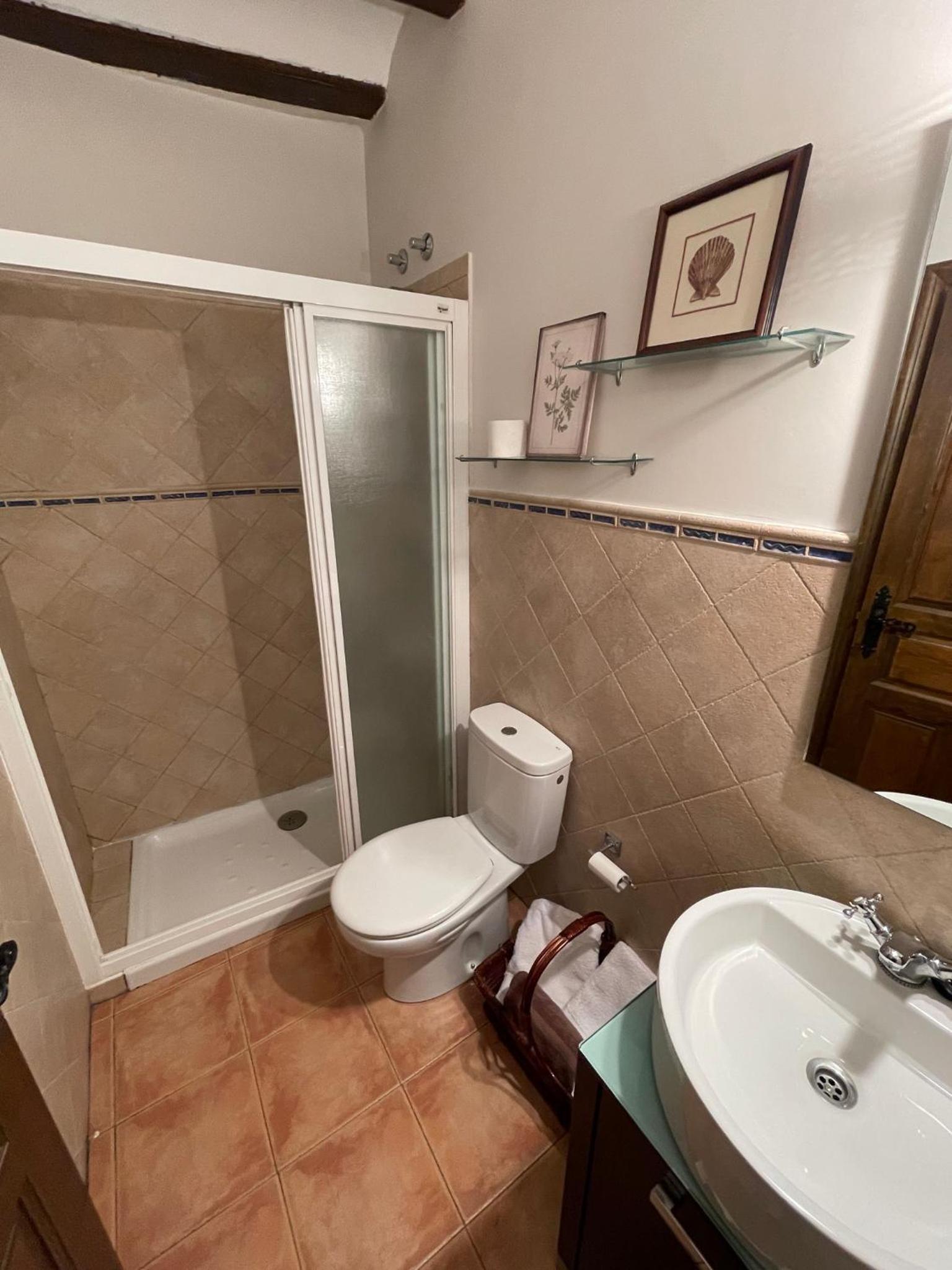 Double Room - Photo 6