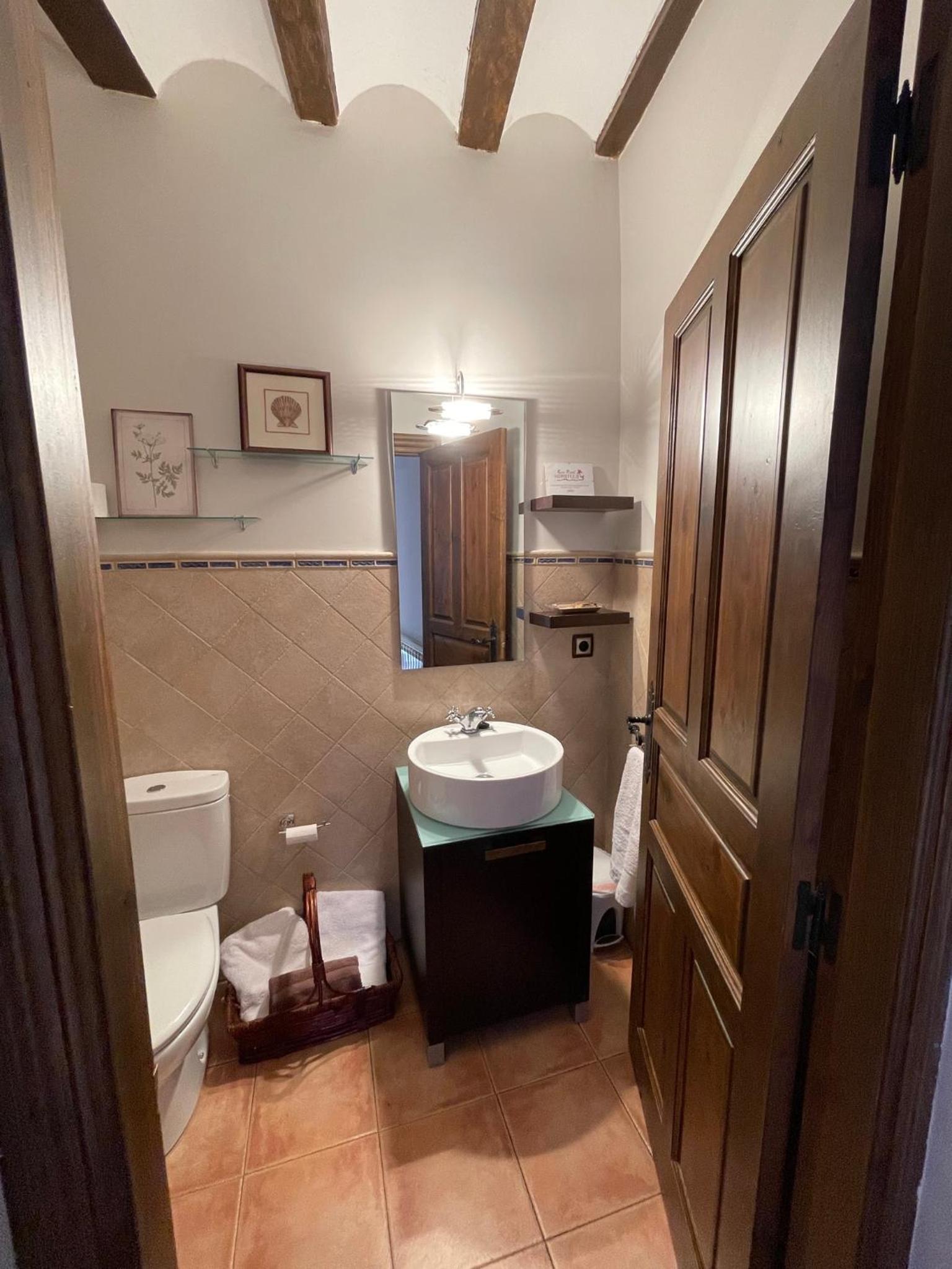 Double Room - Photo 7