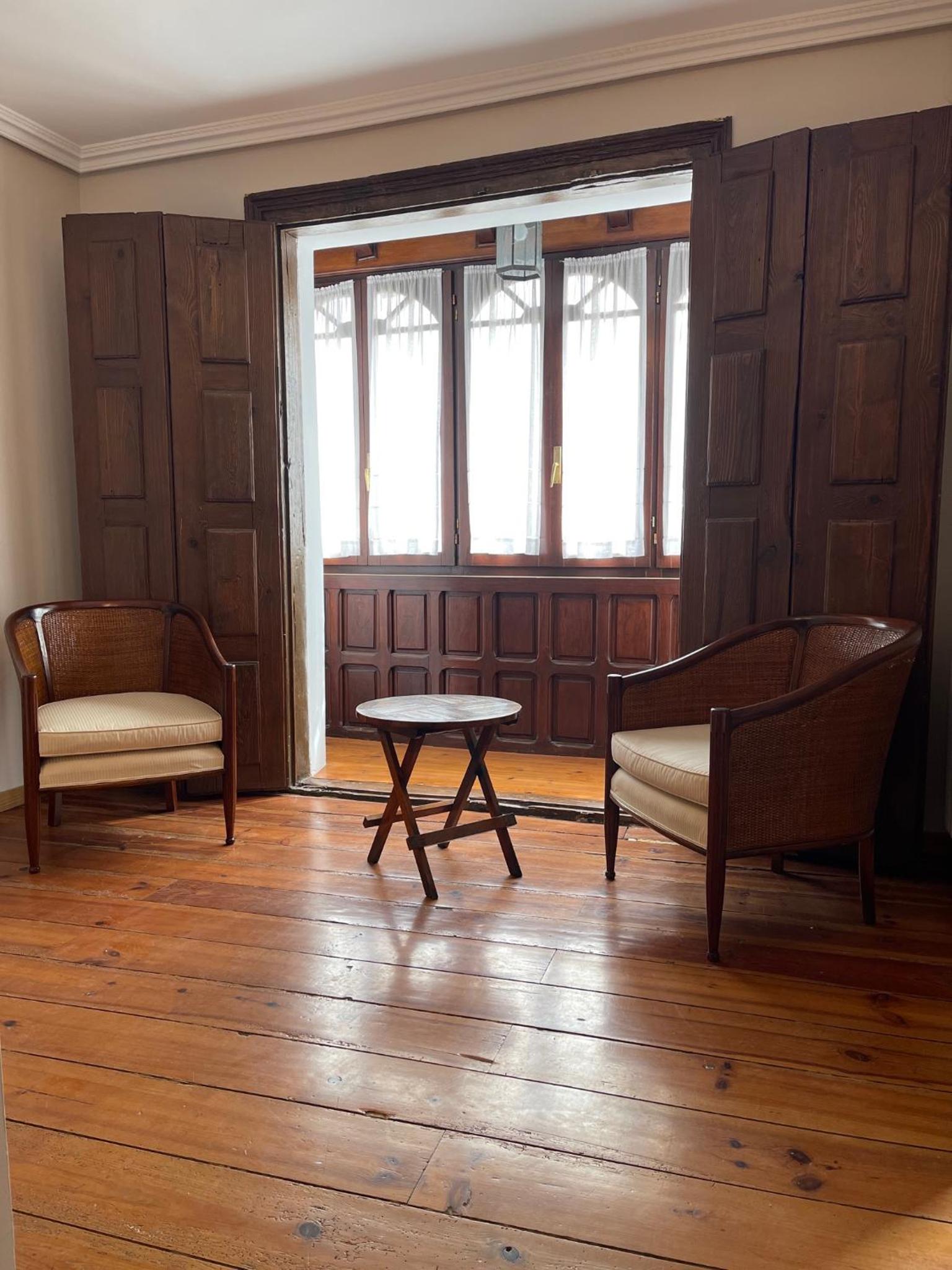 Superior Family Room - Photo 8