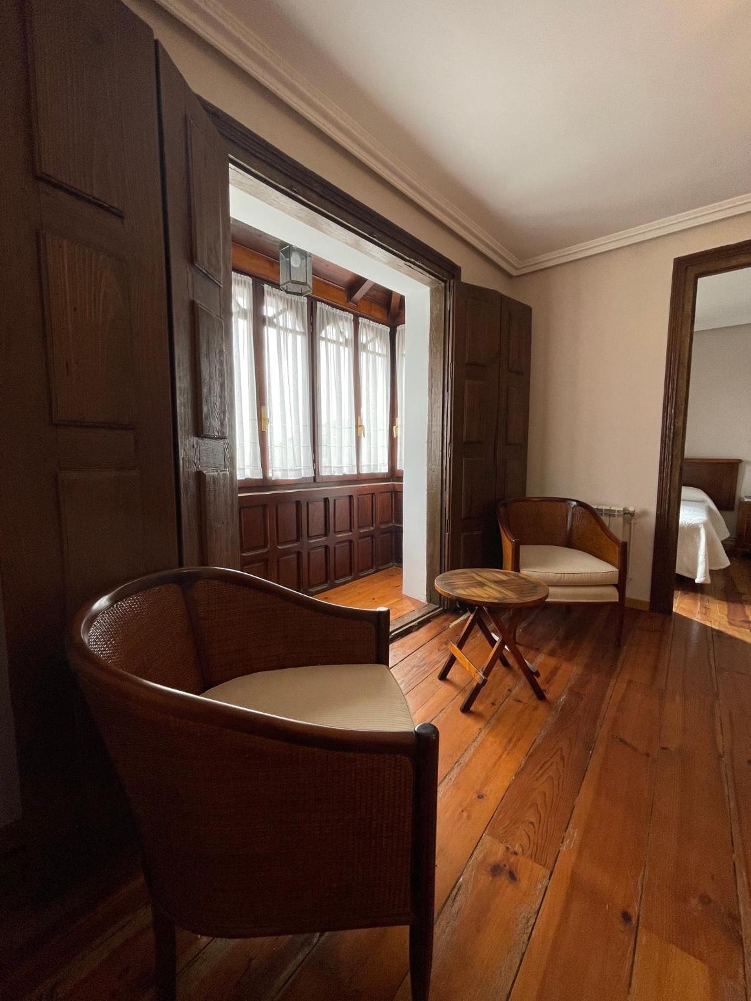 Superior Family Room - Photo 6