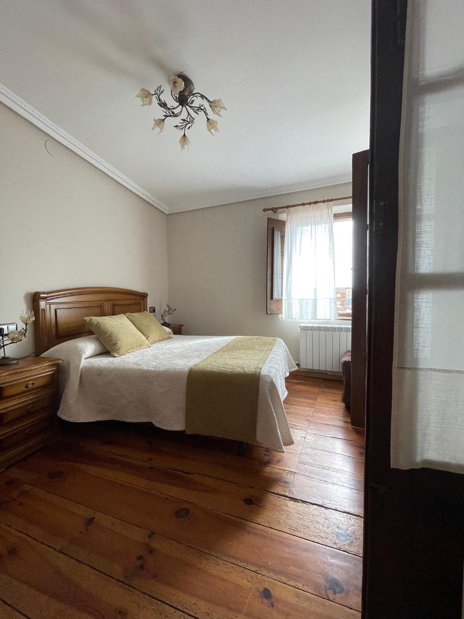 Superior Family Room - Photo 5