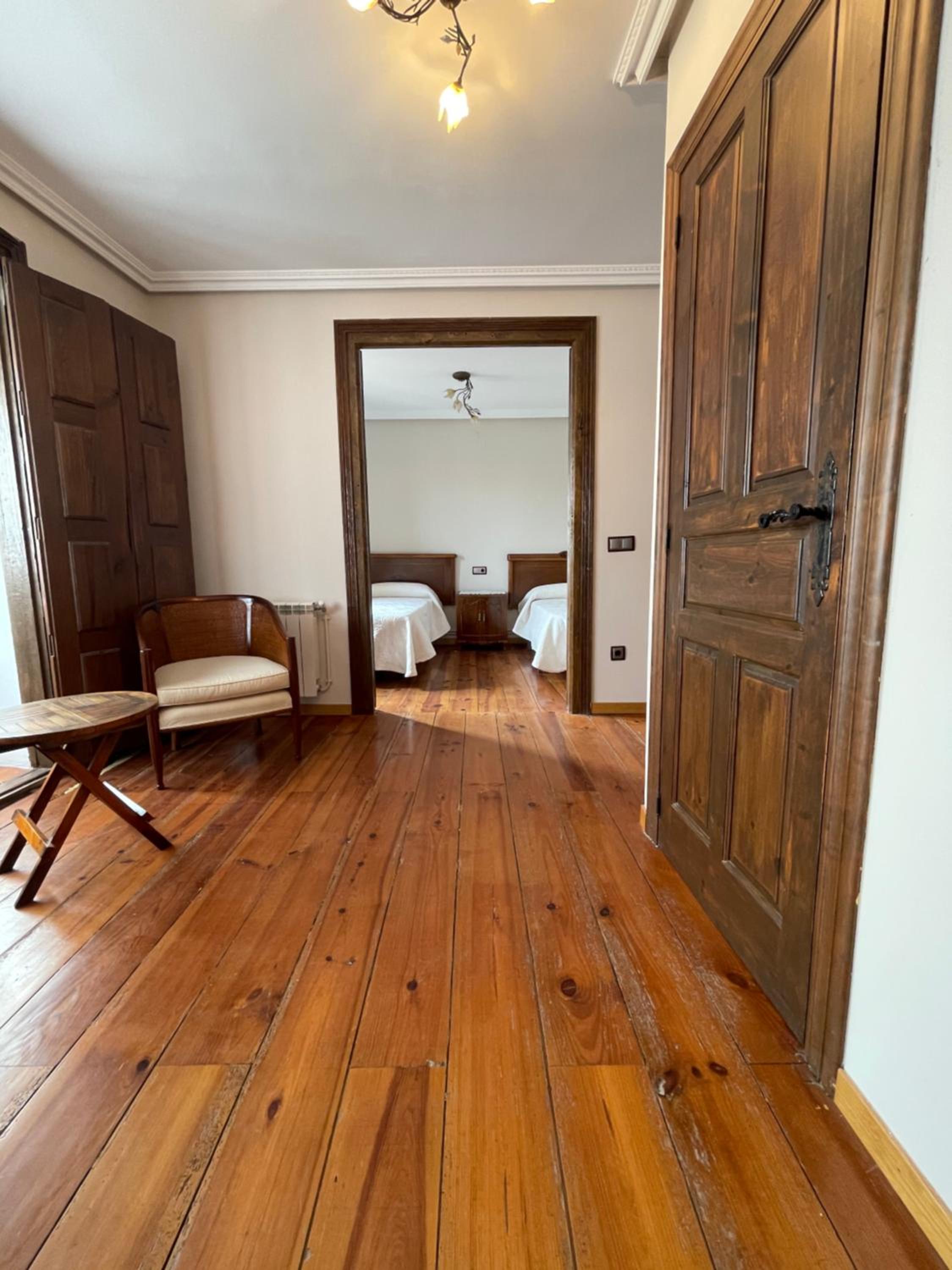 Superior Family Room - Photo 4