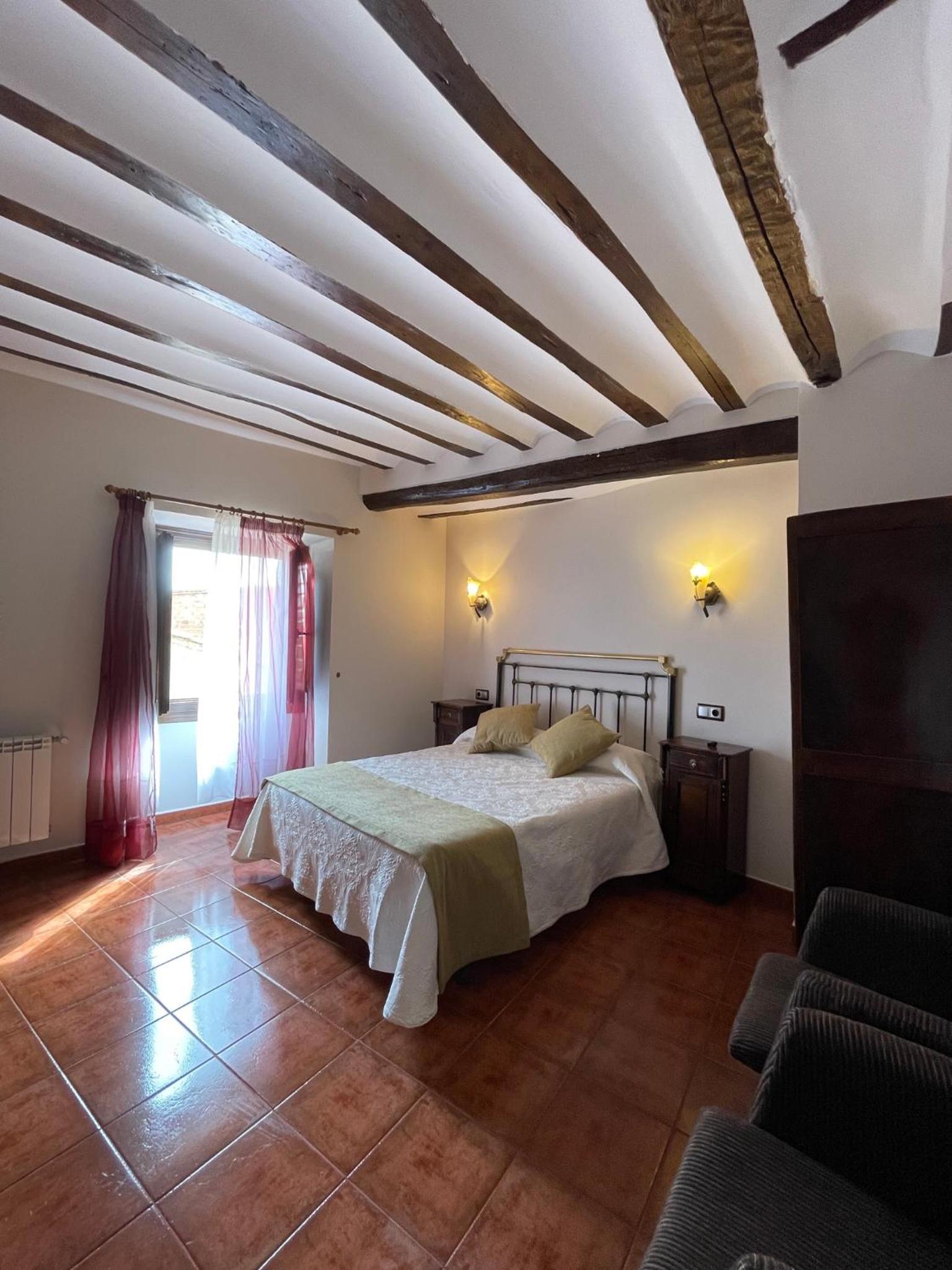 Double Room - Photo 2