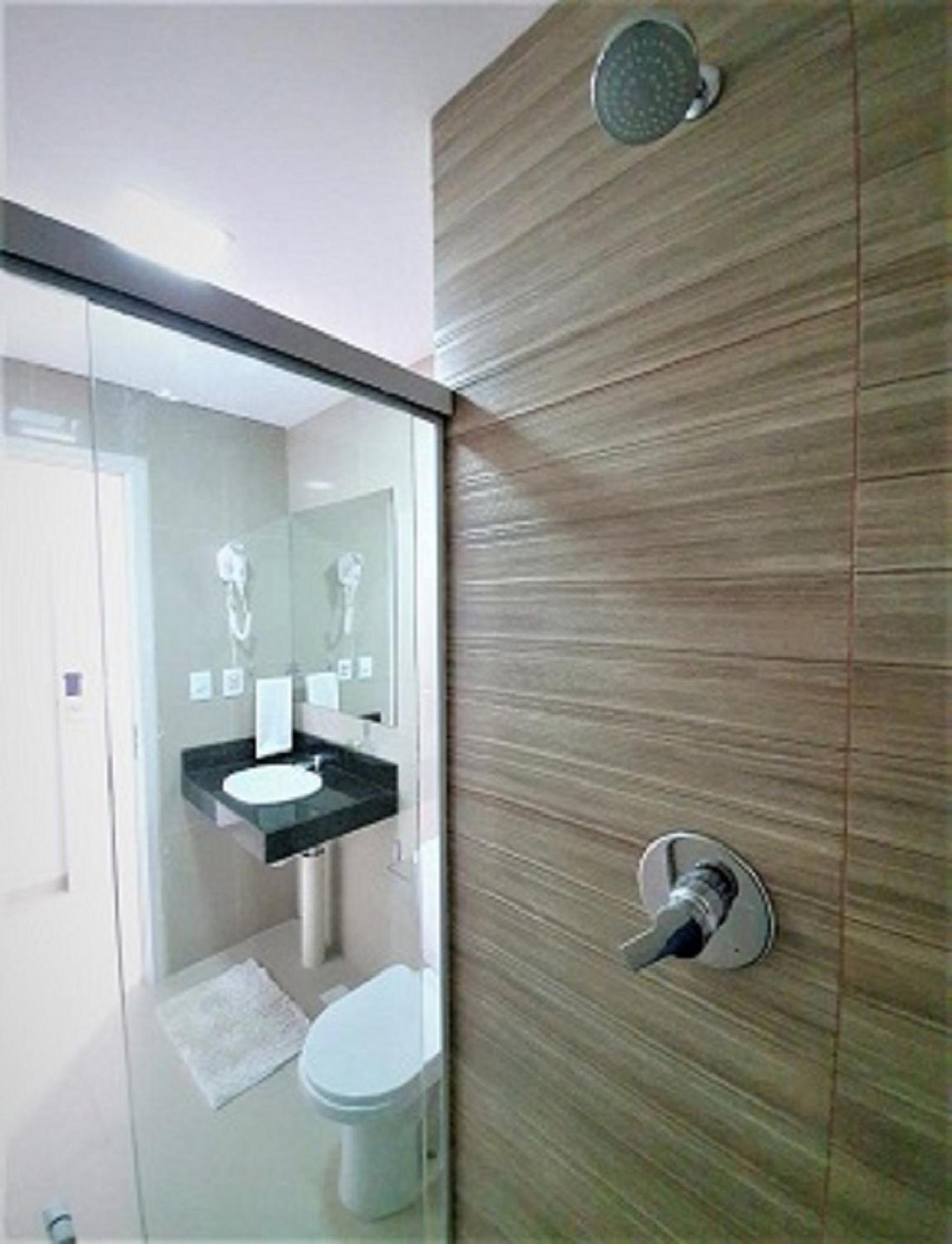 Single Room with Private Bathroom photo 2