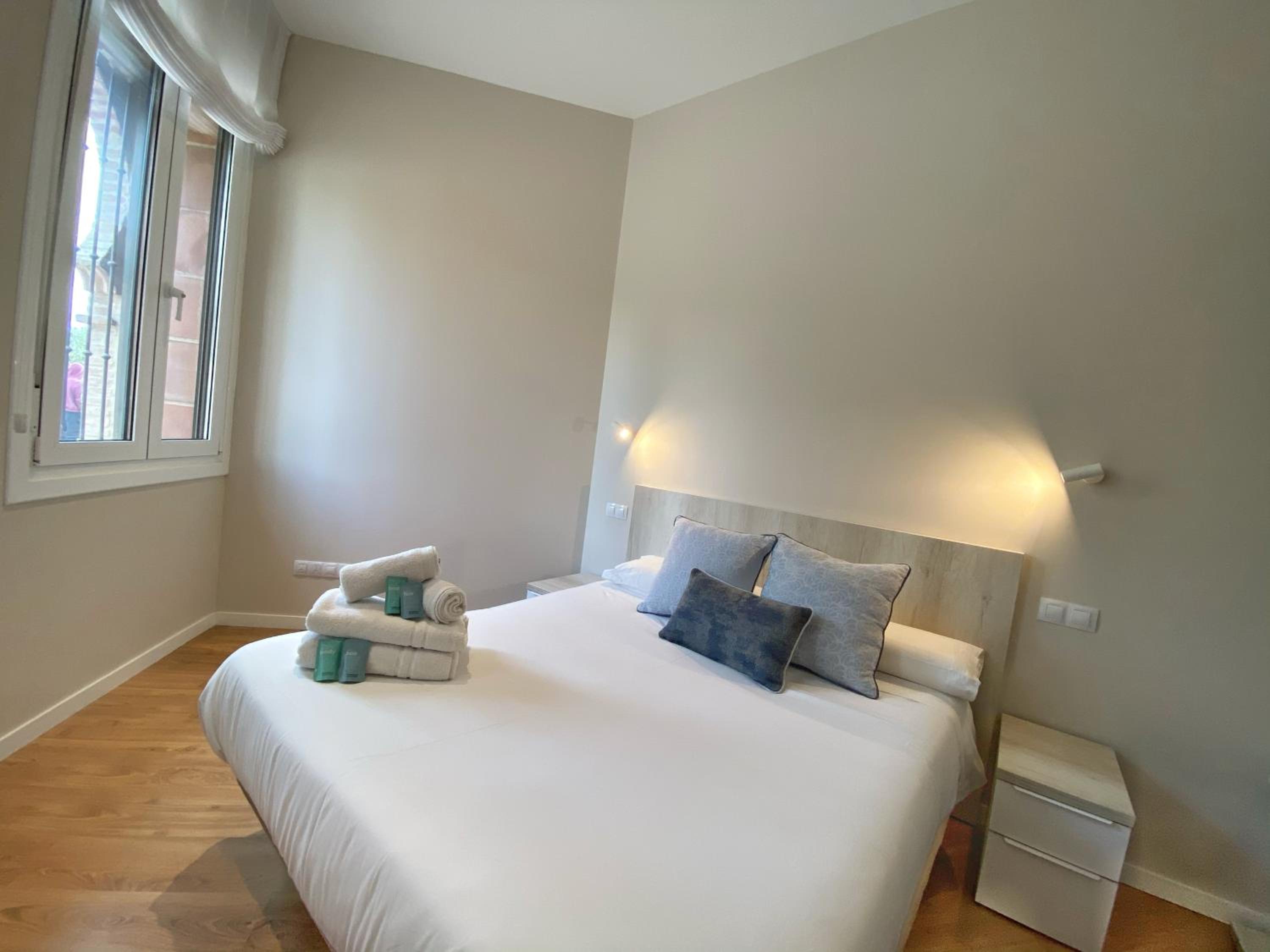One-Bedroom Apartment - Photo 2