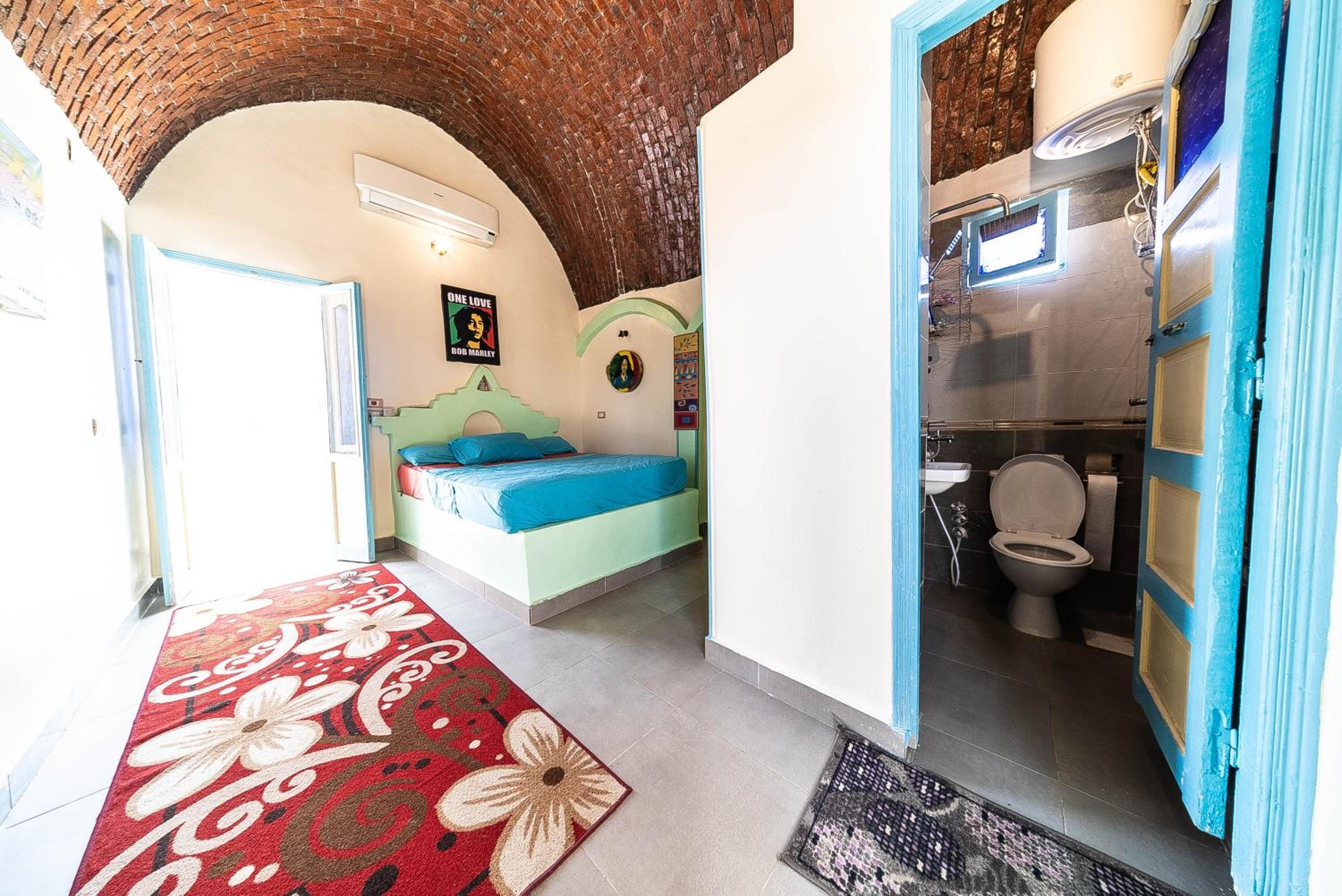 Deluxe Queen Room - Photo 4