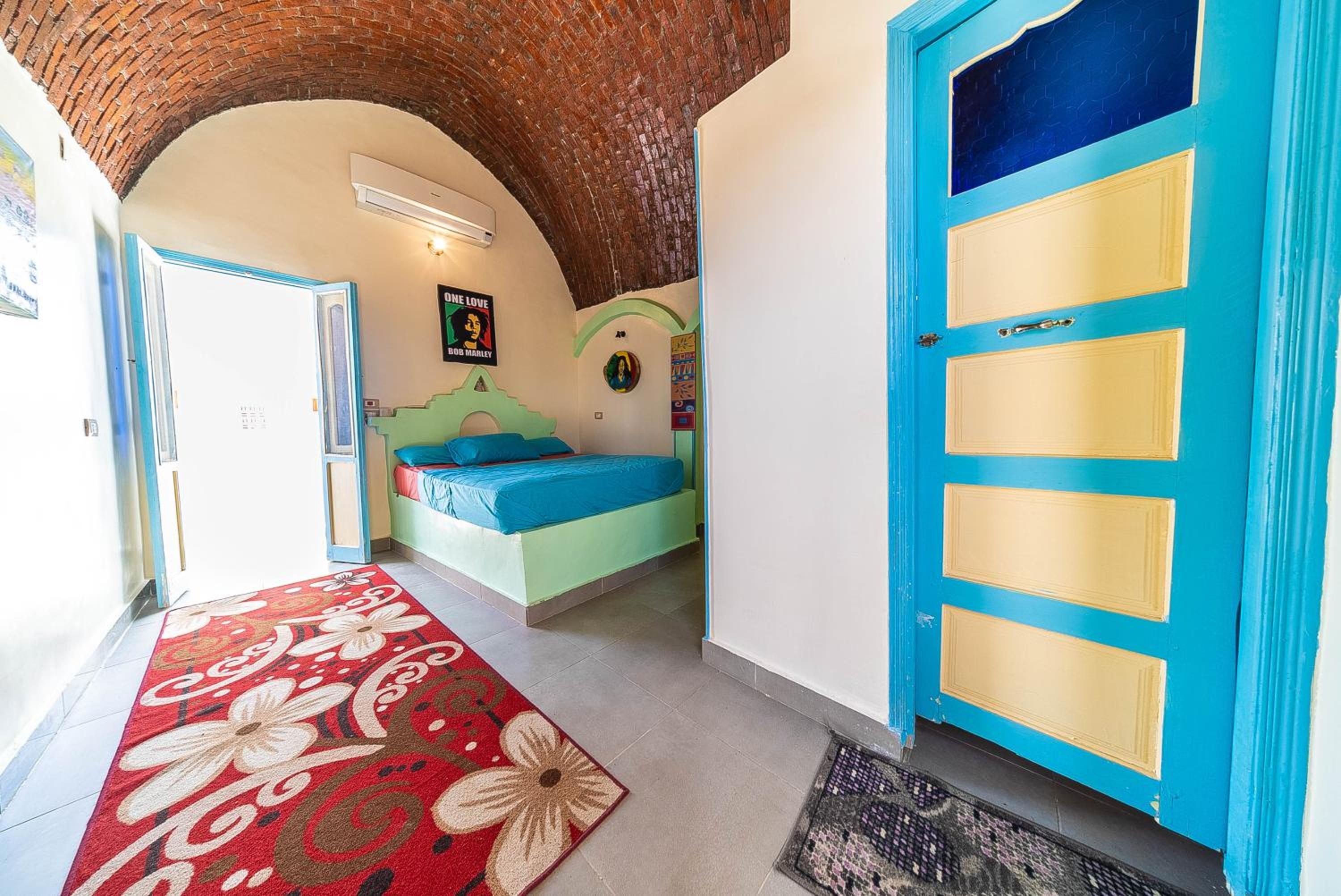 Deluxe Queen Room - Photo 6