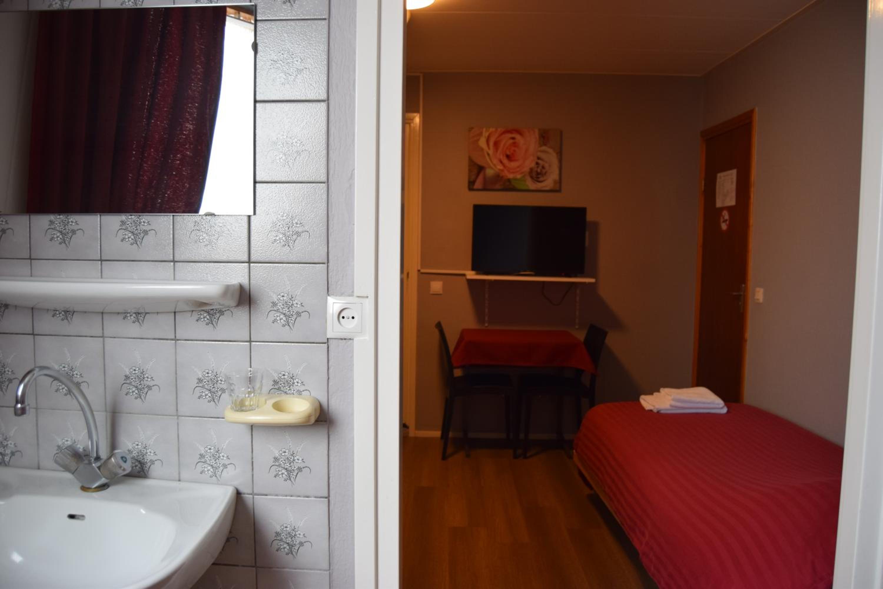 Triple Room with Private Bathroom photo 3