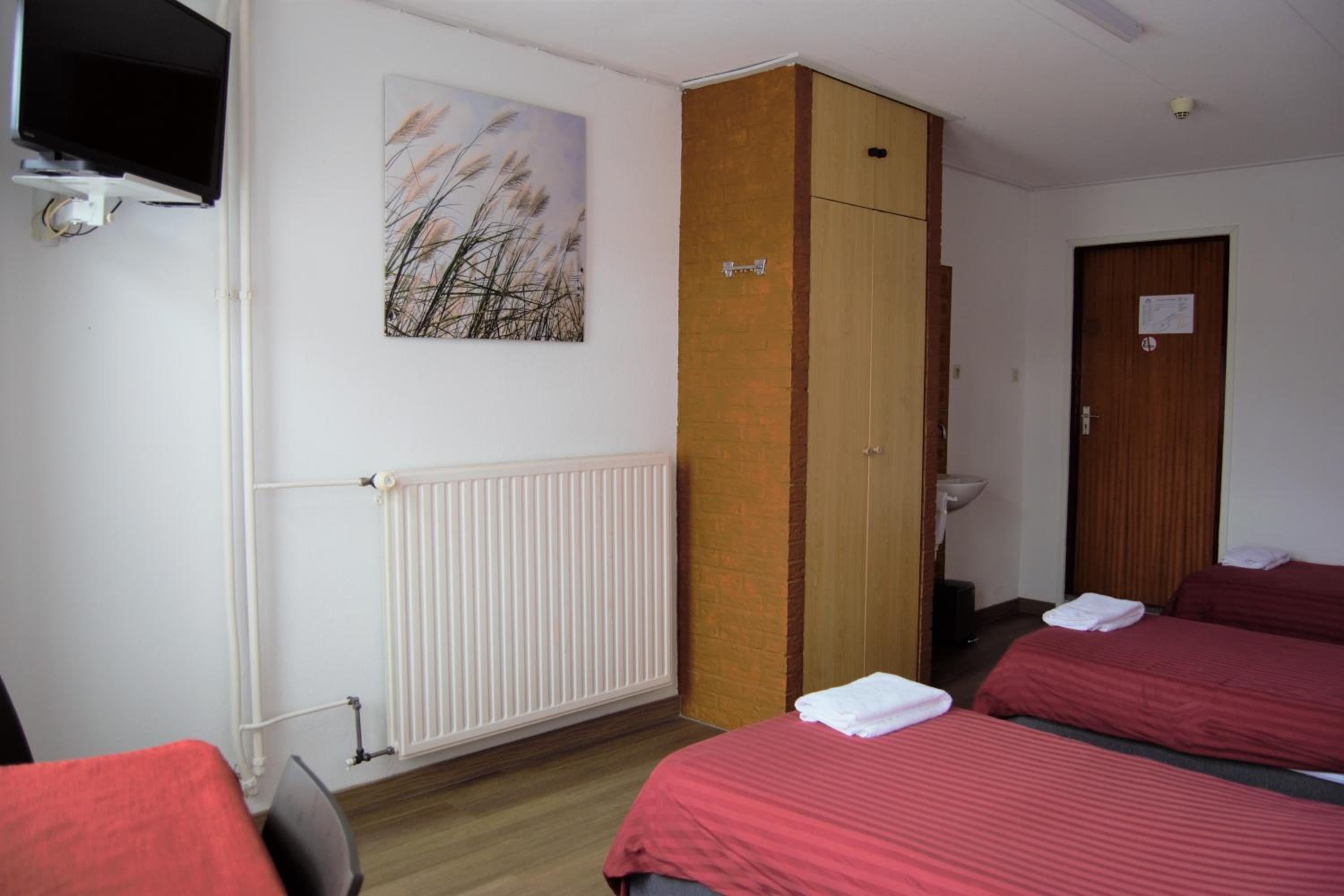 Triple Room with Shared Bathroom photo 3