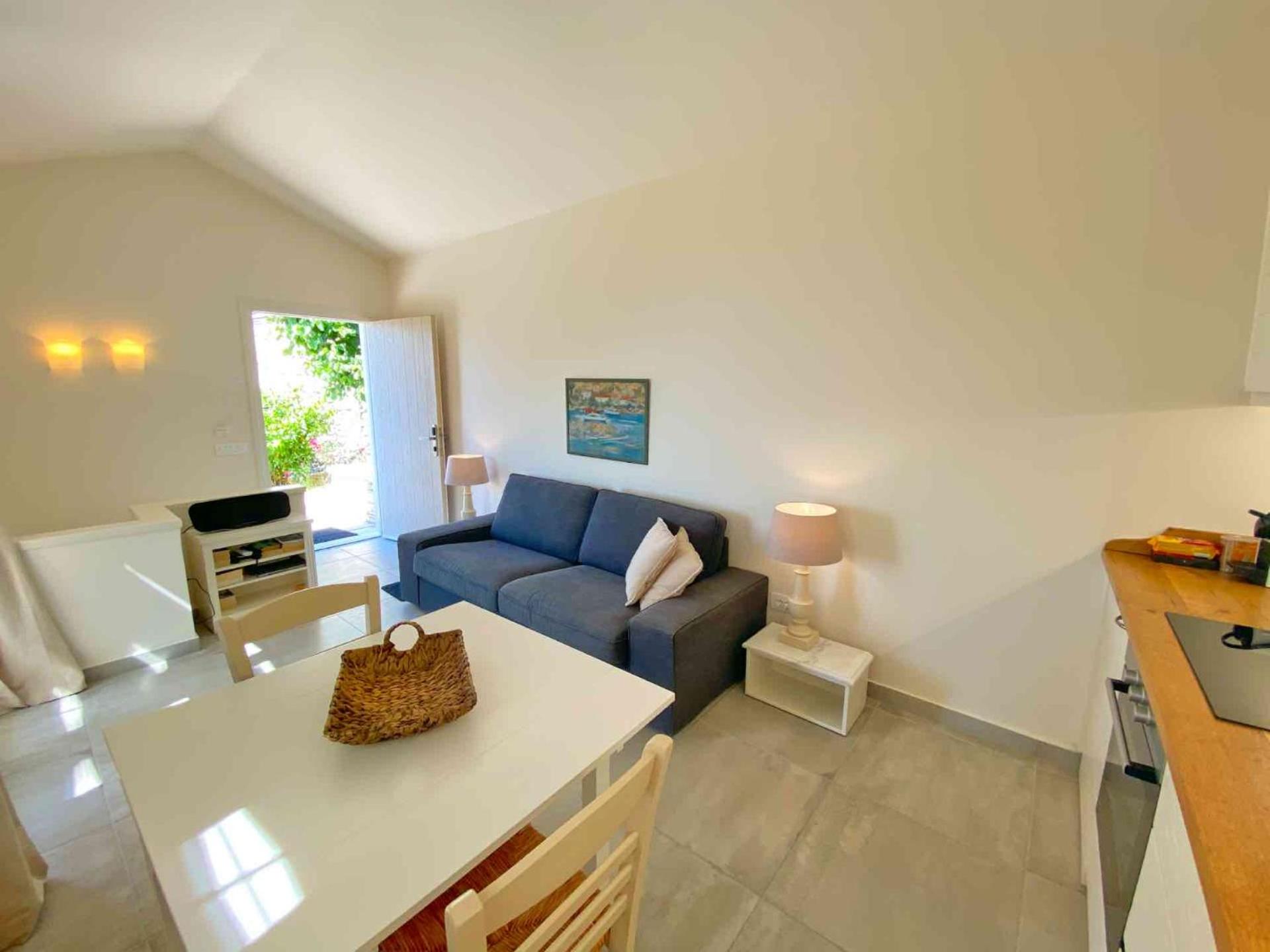 One-Bedroom House photo 1