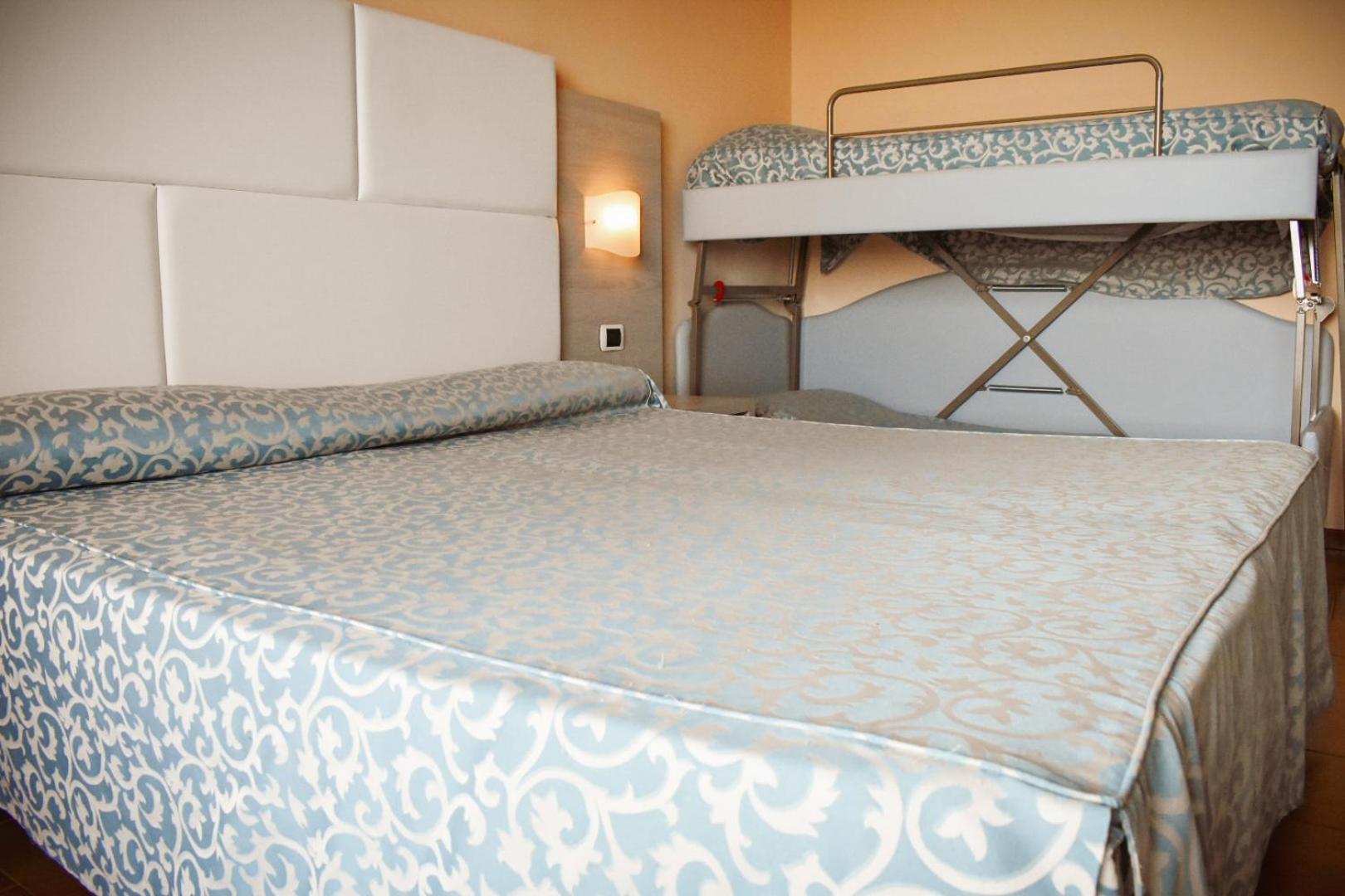Quarto Quádruplo com Vista para o Mar