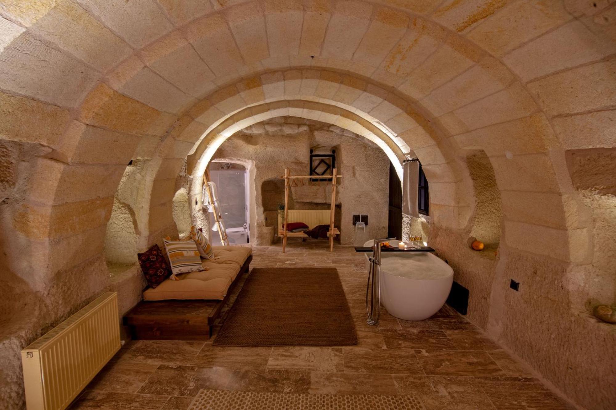 Deluxe Double Room with Bath photo 3
