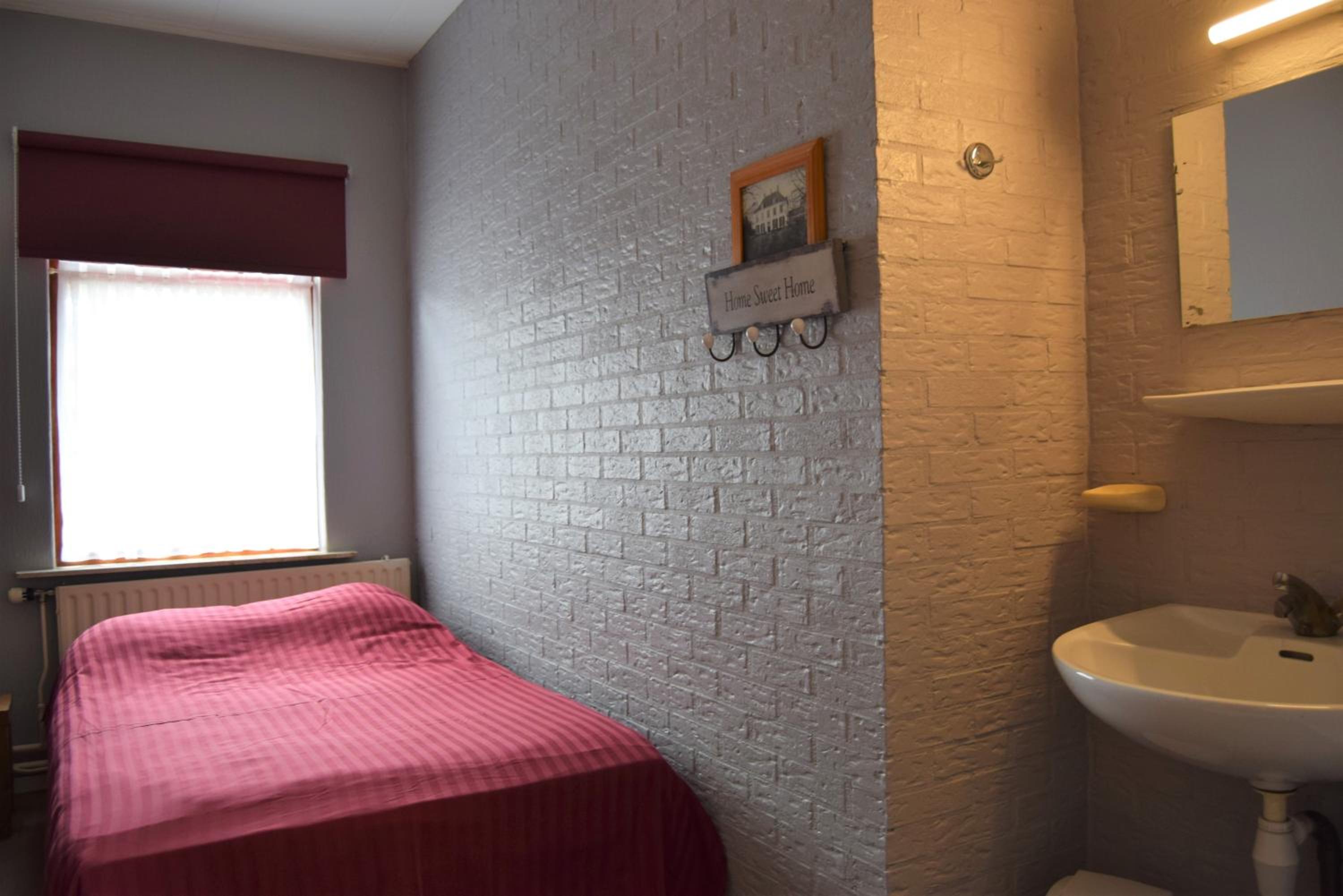 Single Room with Shared Bathroom photo 1