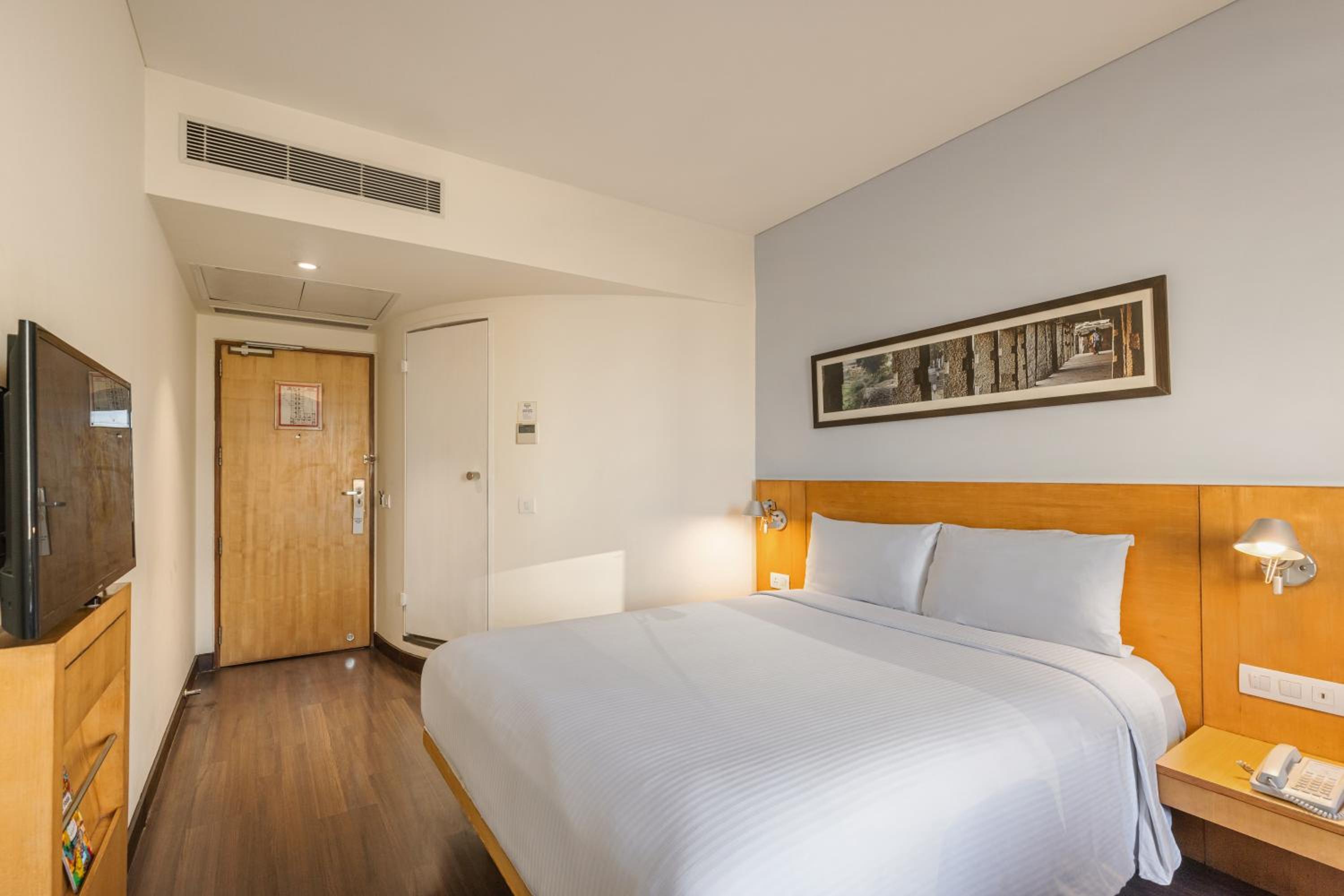 Standard Double Room - Photo 7