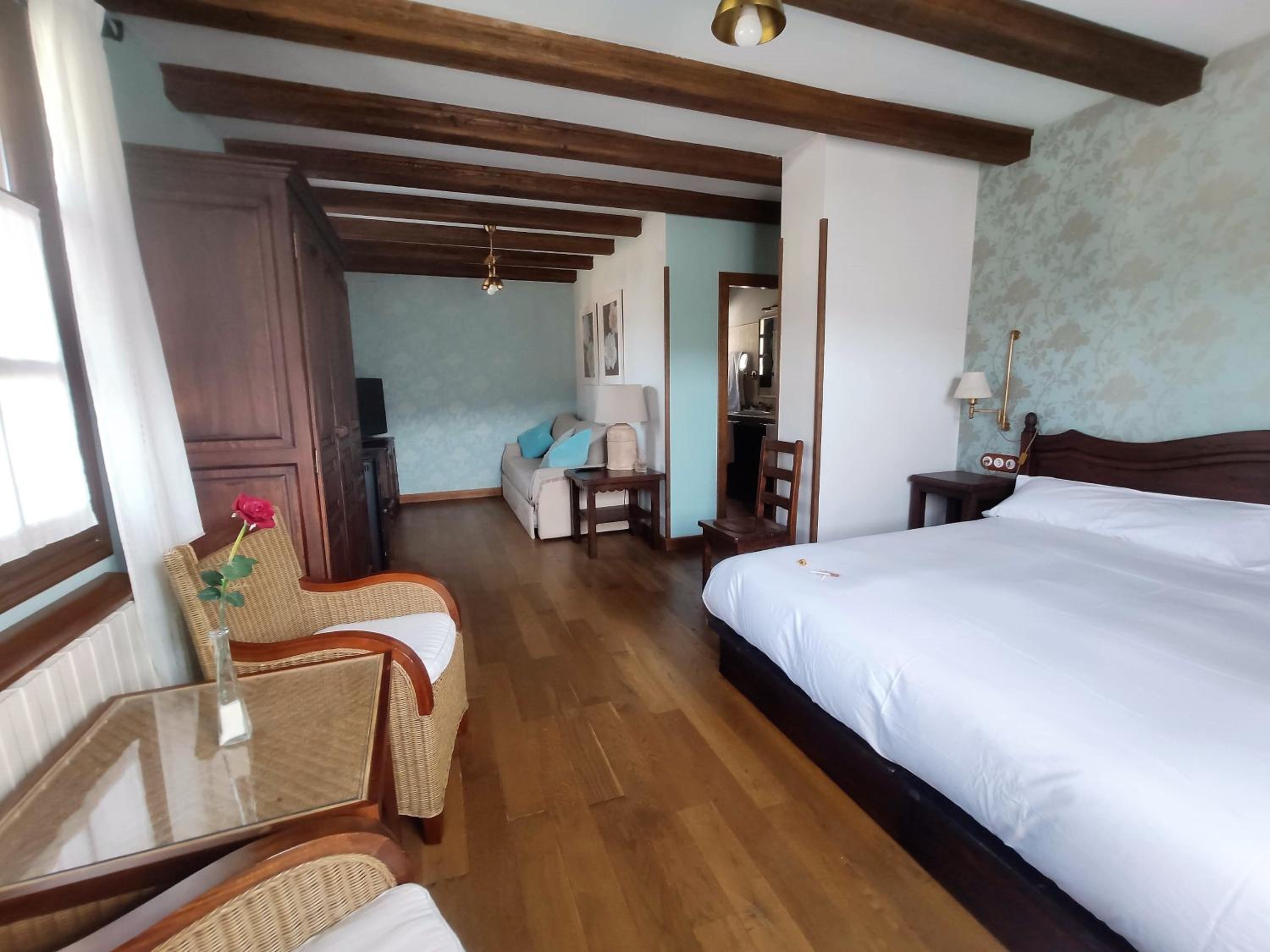 Suite - Photo 5