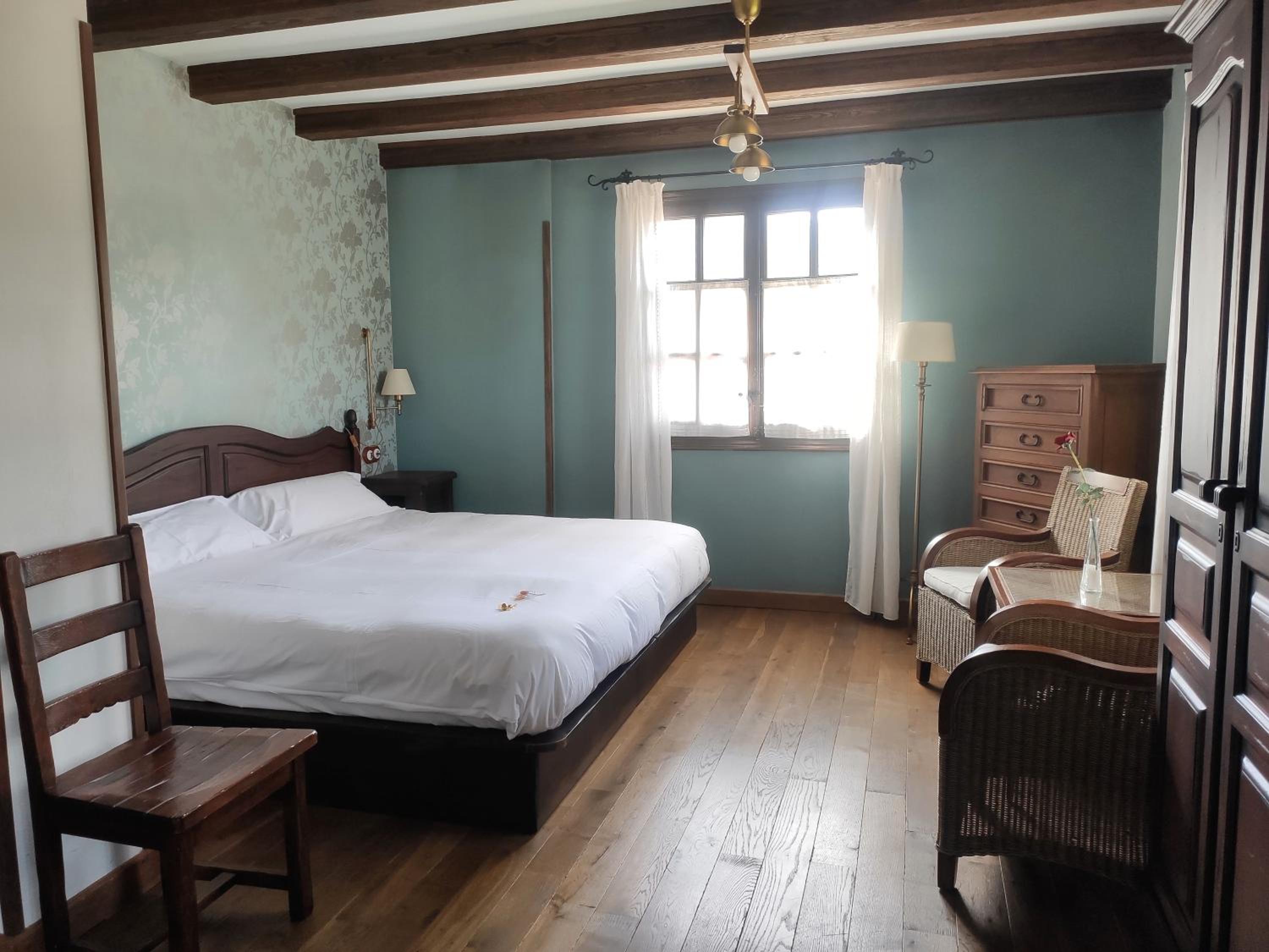 Suite - Photo 1