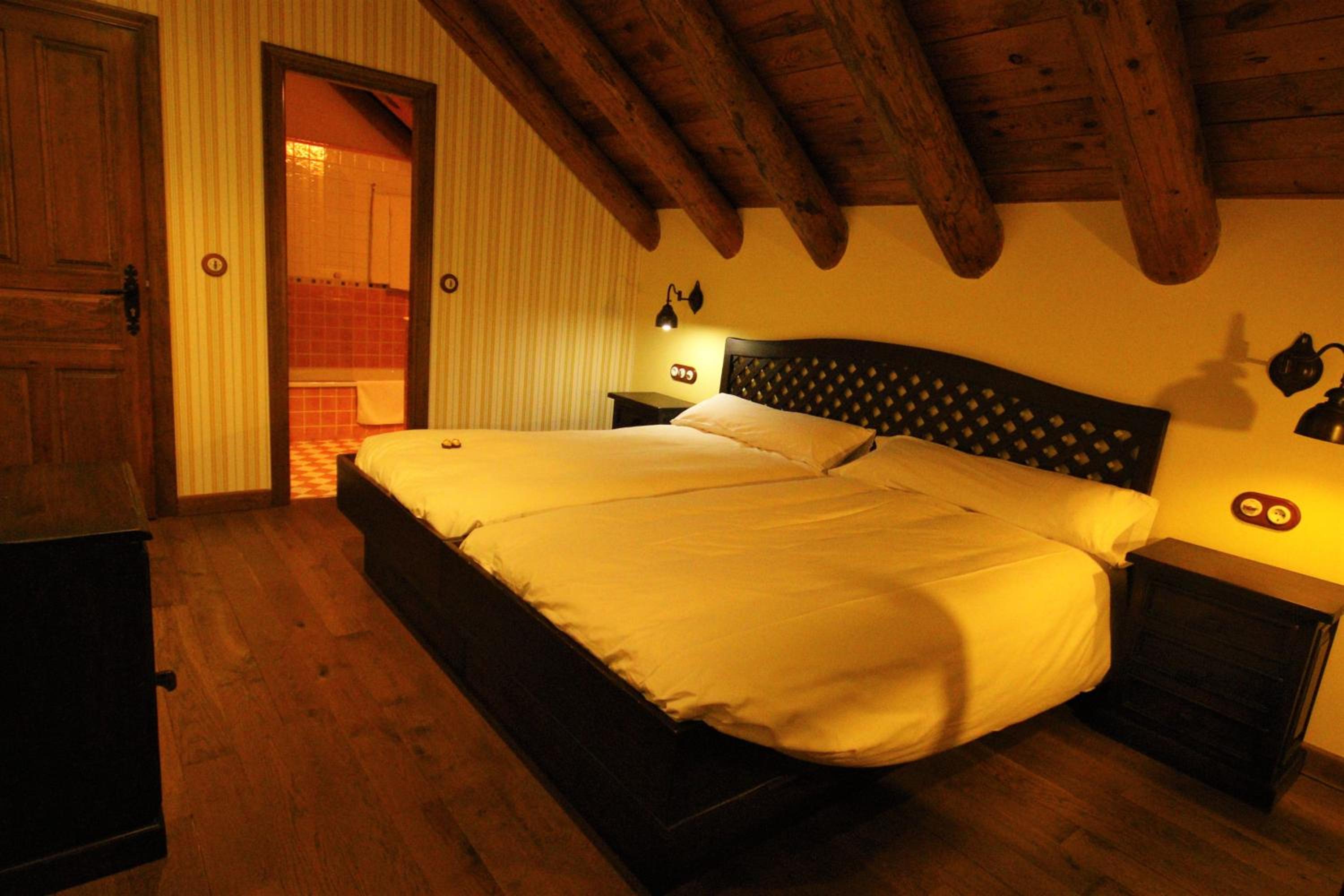 Superior Twin Room - Photo 11