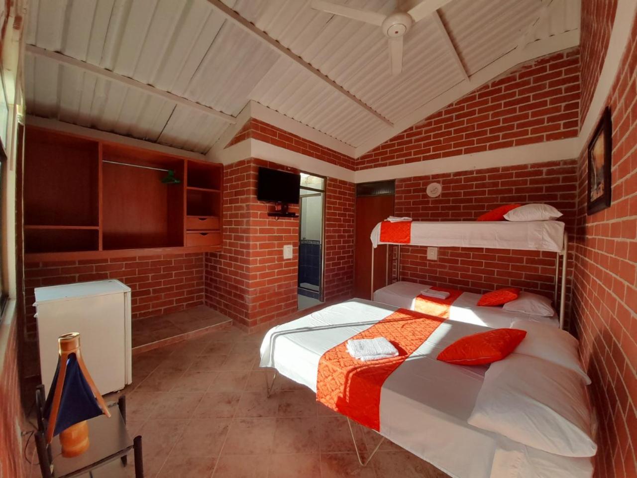 Twin Room with Private Bathroom photo 3